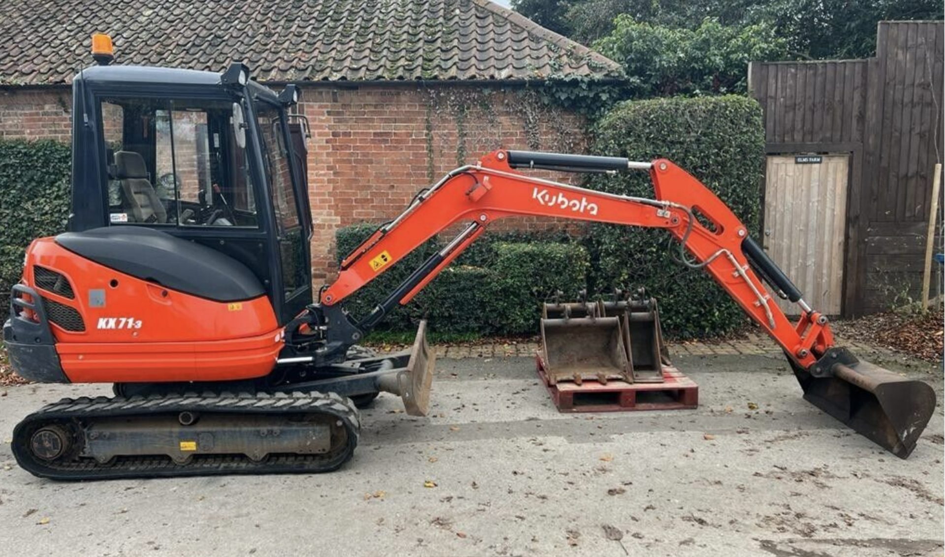 KUBOTA KX71.3 DIGGER EXCAVATOR 2015  ONLY 1787 HOURS FULL CAB AND 5 BUCKETS !  THIS IS THE BIGGEST - Image 4 of 12