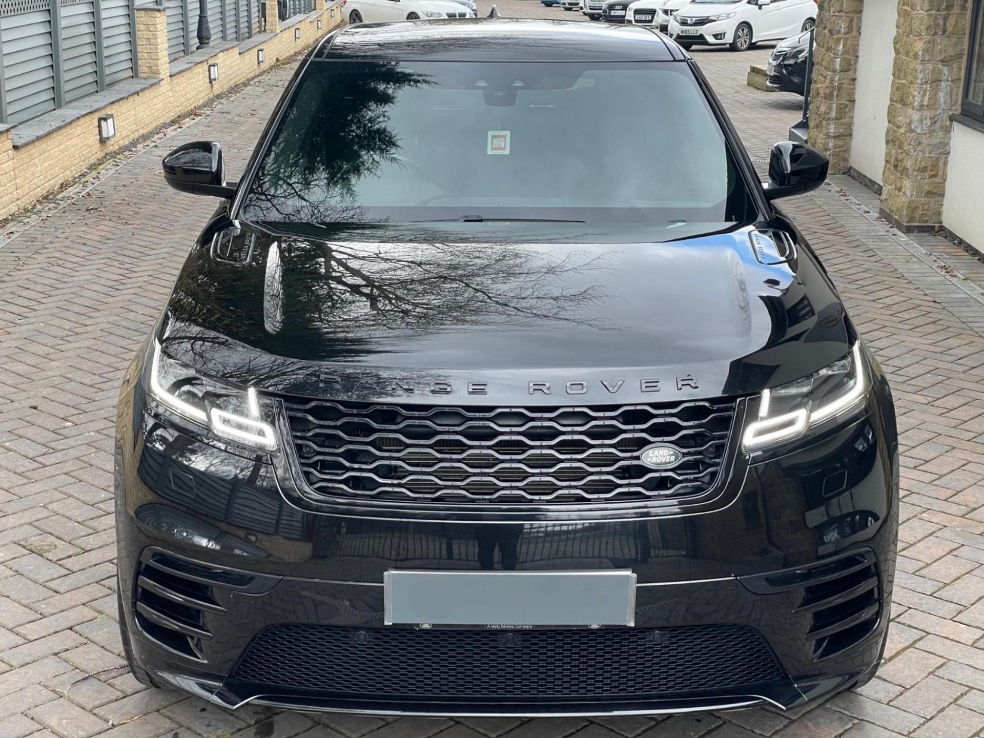 2017/67 REG LAND ROVER RANGE ROVER VELAR 2.0 D240 R-DYNAMIC SE 5DR AUTO DIESEL BLACK W/ FSH *NO VAT* - Image 2 of 11