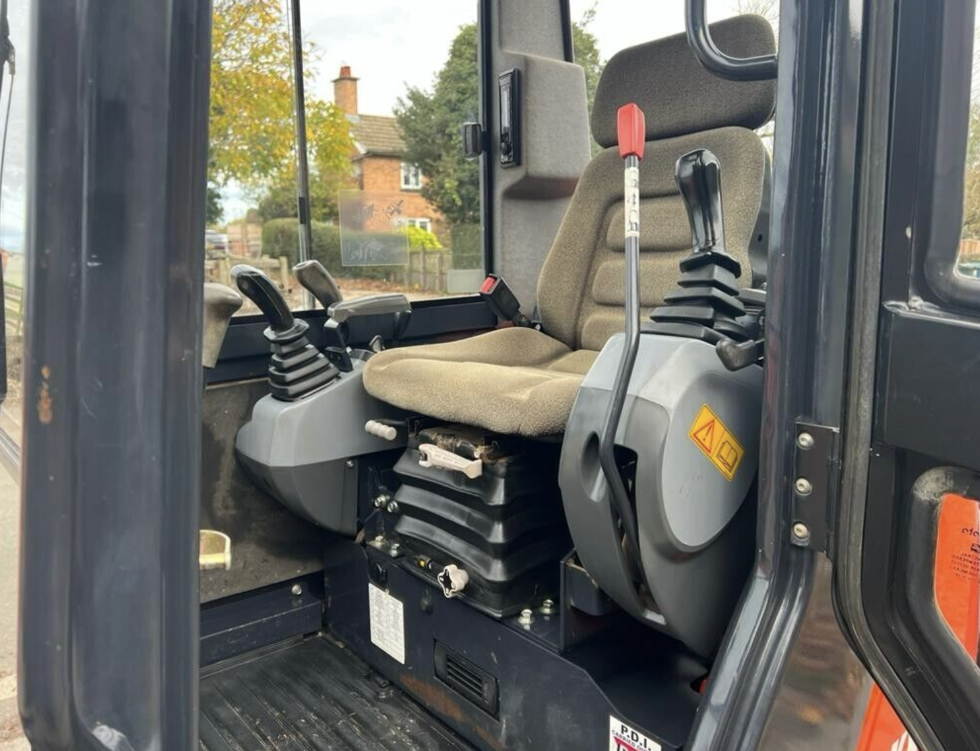 KUBOTA KX71.3 DIGGER EXCAVATOR 2015  ONLY 1787 HOURS FULL CAB AND 5 BUCKETS !  THIS IS THE BIGGEST - Image 8 of 12