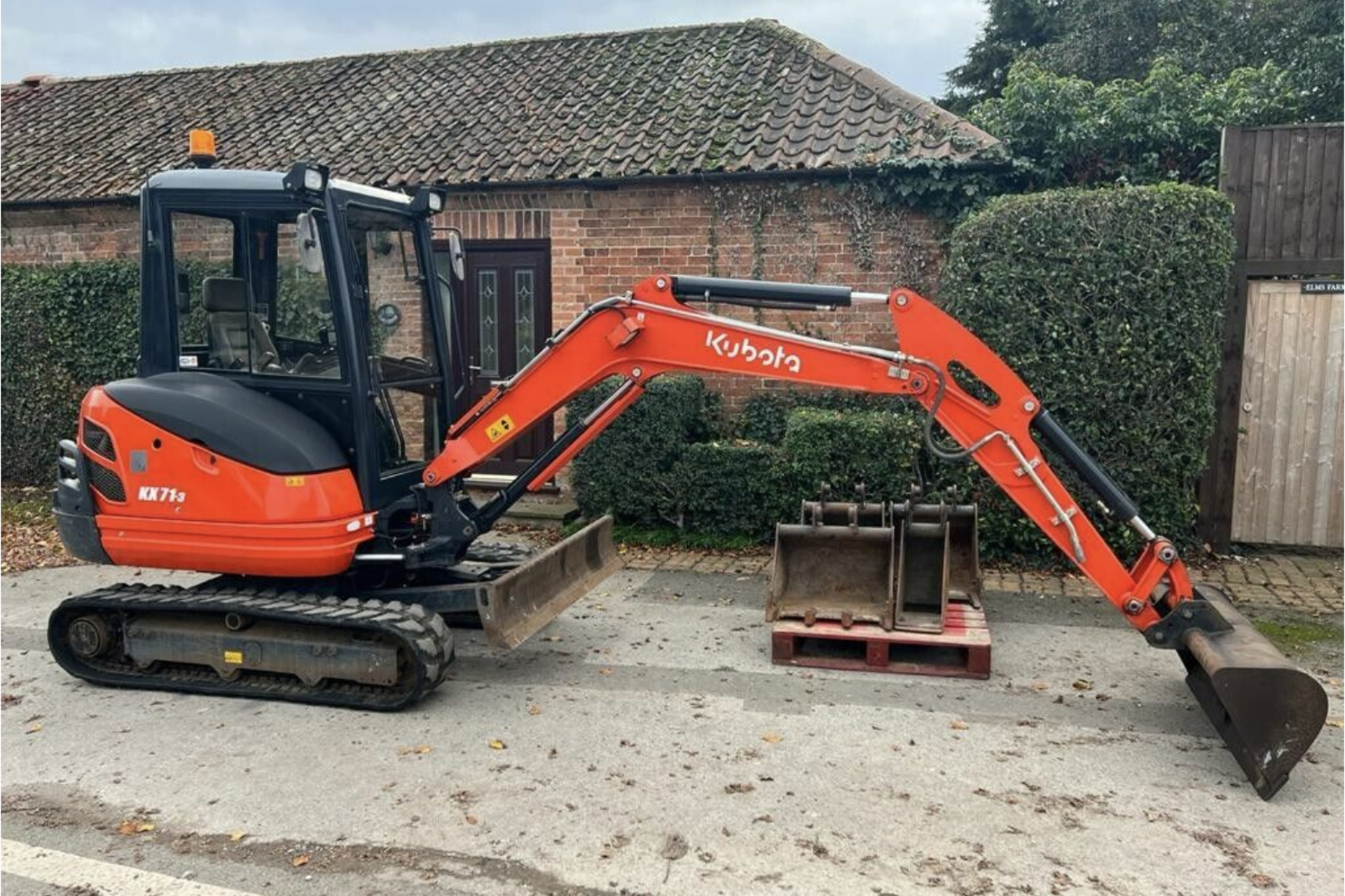 KUBOTA KX71.3 DIGGER EXCAVATOR 2015  ONLY 1787 HOURS FULL CAB AND 5 BUCKETS !  THIS IS THE BIGGEST