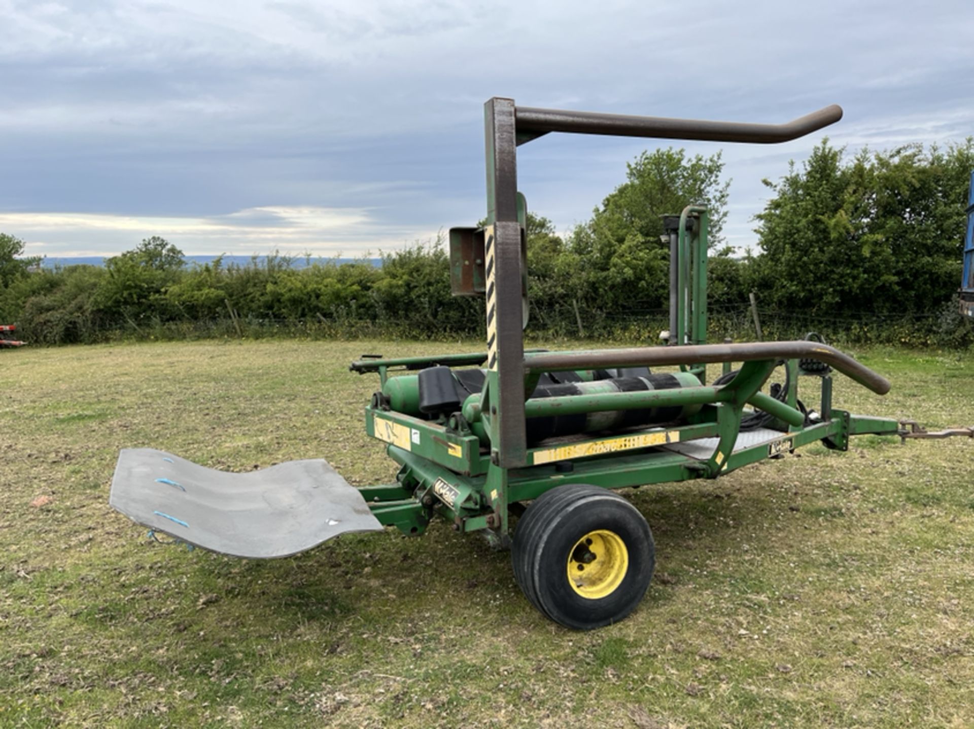 MCHALE 991b 750ml SELF LOAD BALE WRAPPER - C/W MANUAL CONTROLS AND COUNTER *PLUS VAT* - Image 2 of 5