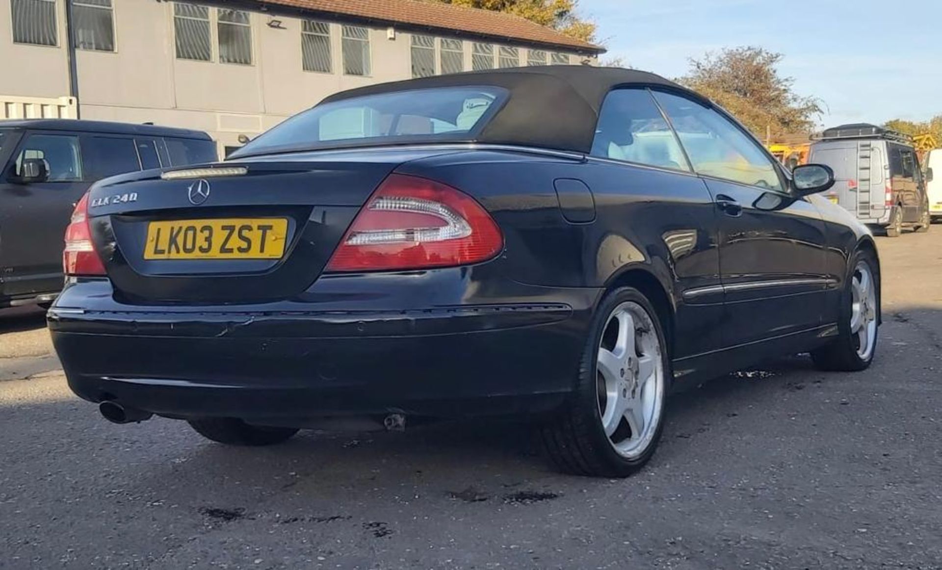 2003 MERCEDES BENZ CLK240BLACK CONVERTIBLE *PLUS VAT* - Image 3 of 8