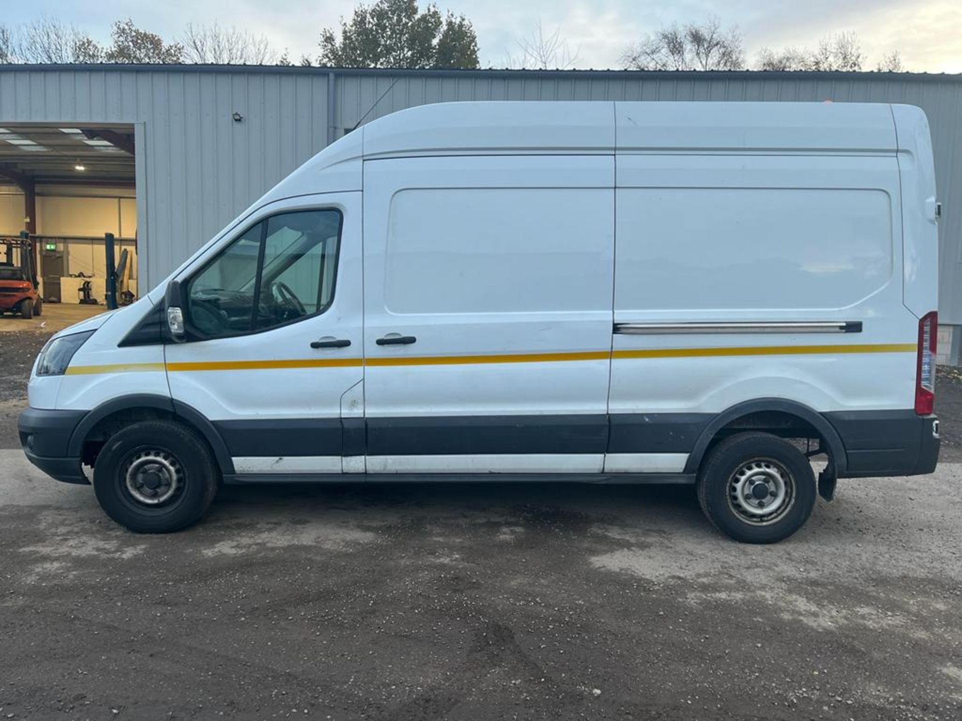 2018/68 FORD TRANSIT 350 WHITE PANEL VAN - 79,000 MILES *PLUS VAT* - Image 5 of 8