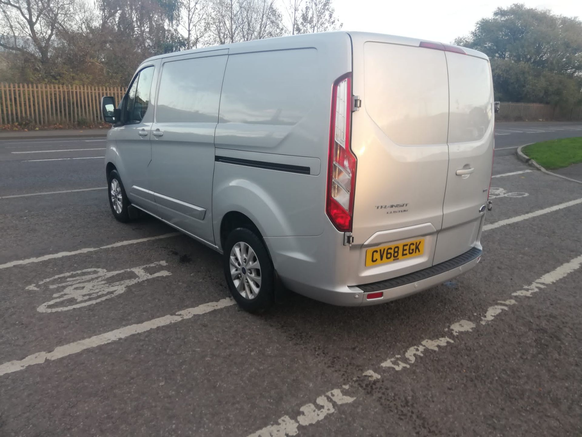 2018 FORD TRANSIT CUSTOM 300 LIMITED SILVER PANEL VAN 100,000 MILES *PLUS VAT* - Image 4 of 11