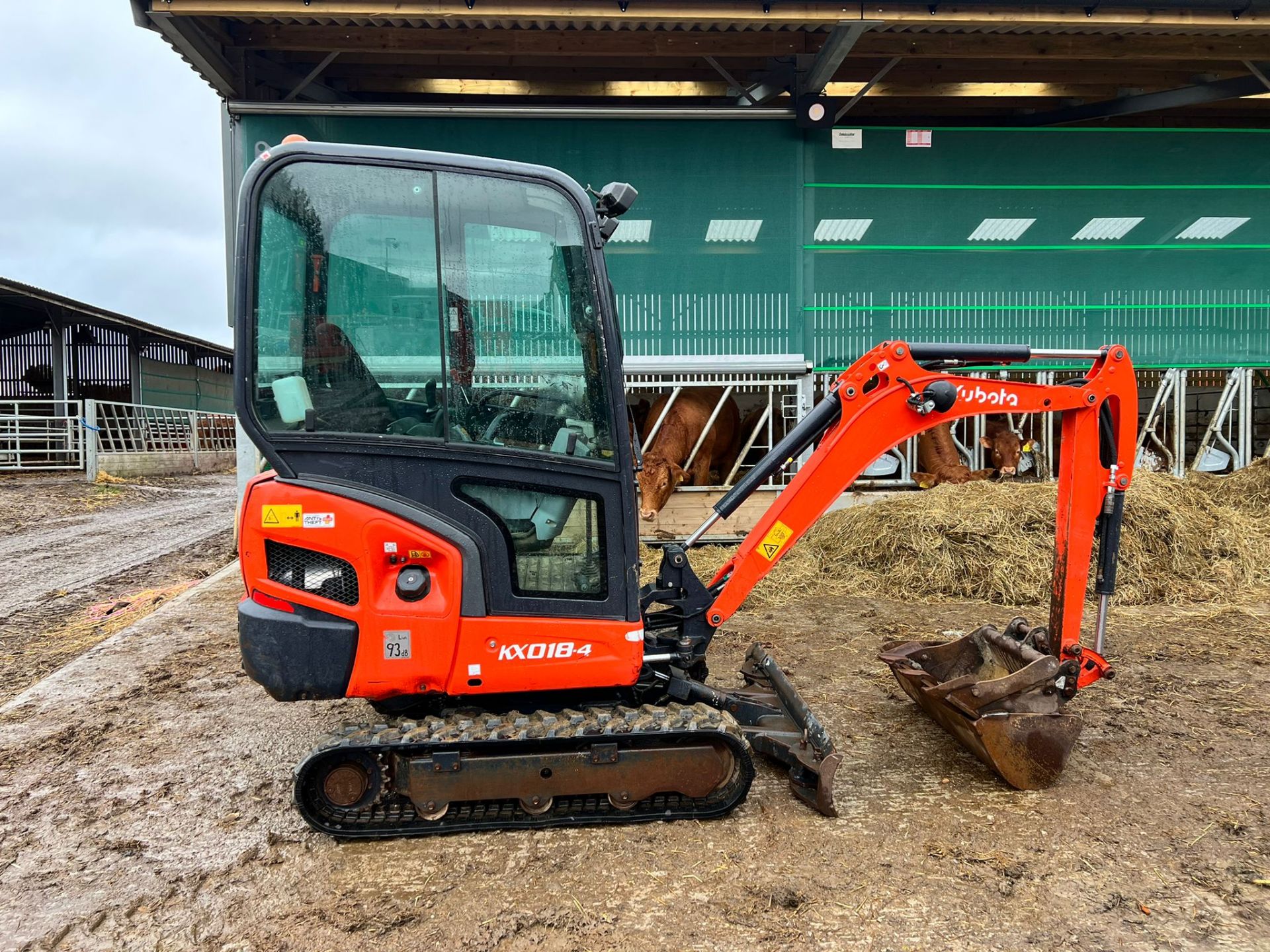 2018 KUBOTA KX018-4 1.8 TON MINI DIGGER, RUNS DRIVES AND DIGS, SHOWING A LOW 1681 HOURS - Image 7 of 20