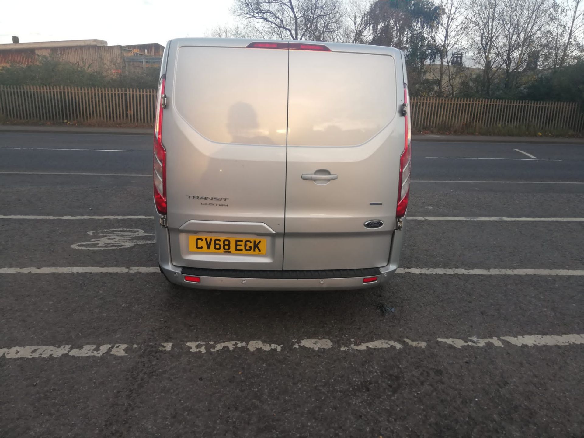 2018 FORD TRANSIT CUSTOM 300 LIMITED SILVER PANEL VAN 100,000 MILES *PLUS VAT* - Image 8 of 11