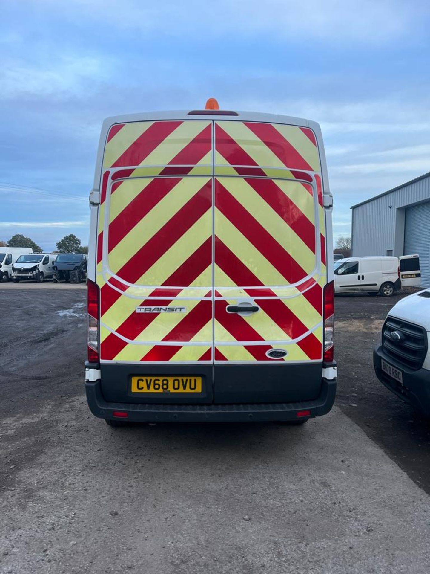 2018/68 FORD TRANSIT 350 WHITE PANEL VAN - 79,000 MILES *PLUS VAT* - Image 7 of 8