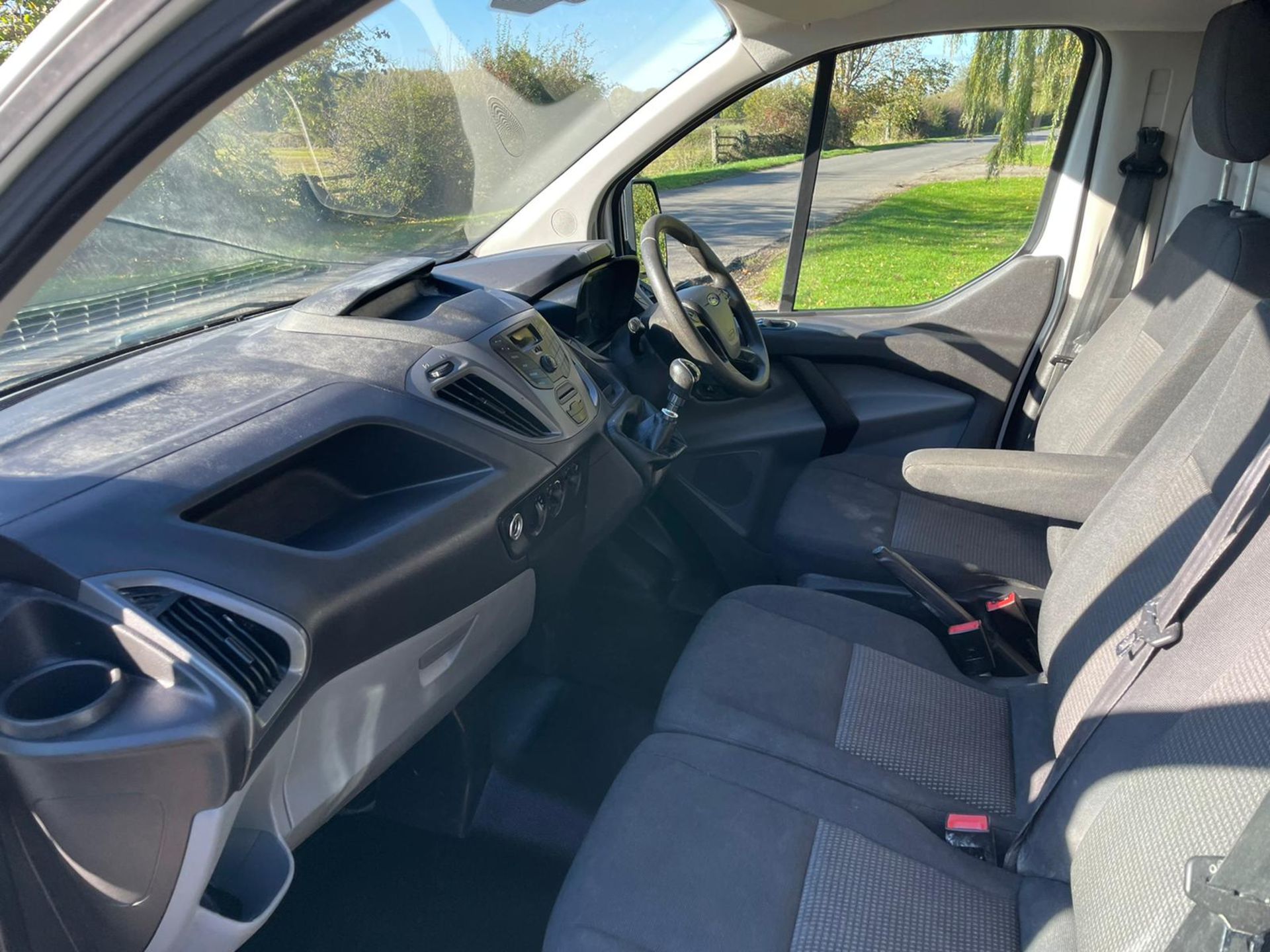 2016/16 REG FORD TRANSIT CUSTOM 290 ECO-TECH 2.2 DIESEL WHITE PANEL VAN, SHOWING 1 FORMER KEEPER - Image 12 of 13