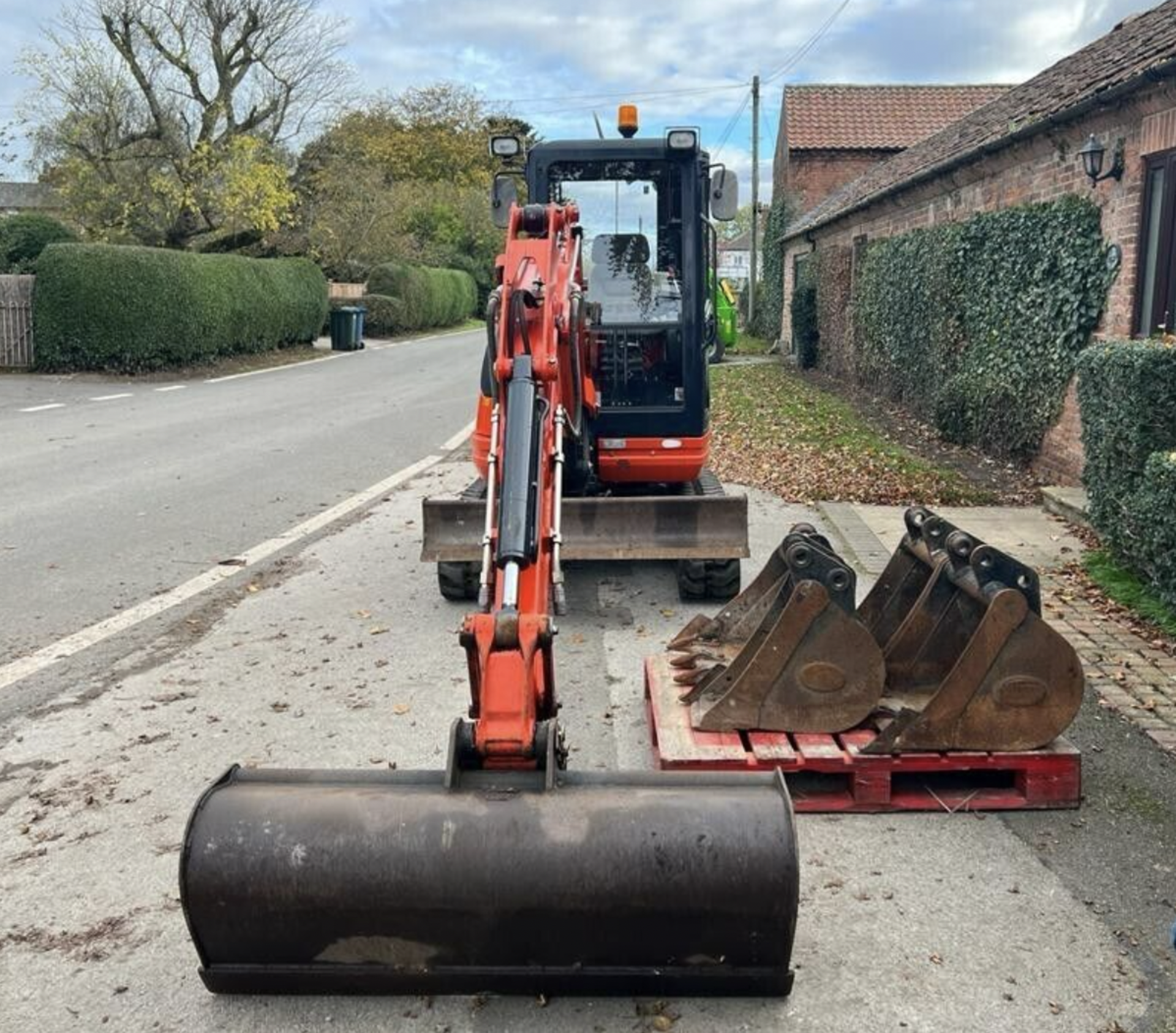 KUBOTA KX71.3 DIGGER EXCAVATOR 2015  ONLY 1787 HOURS FULL CAB AND 5 BUCKETS !  THIS IS THE BIGGEST - Image 3 of 12