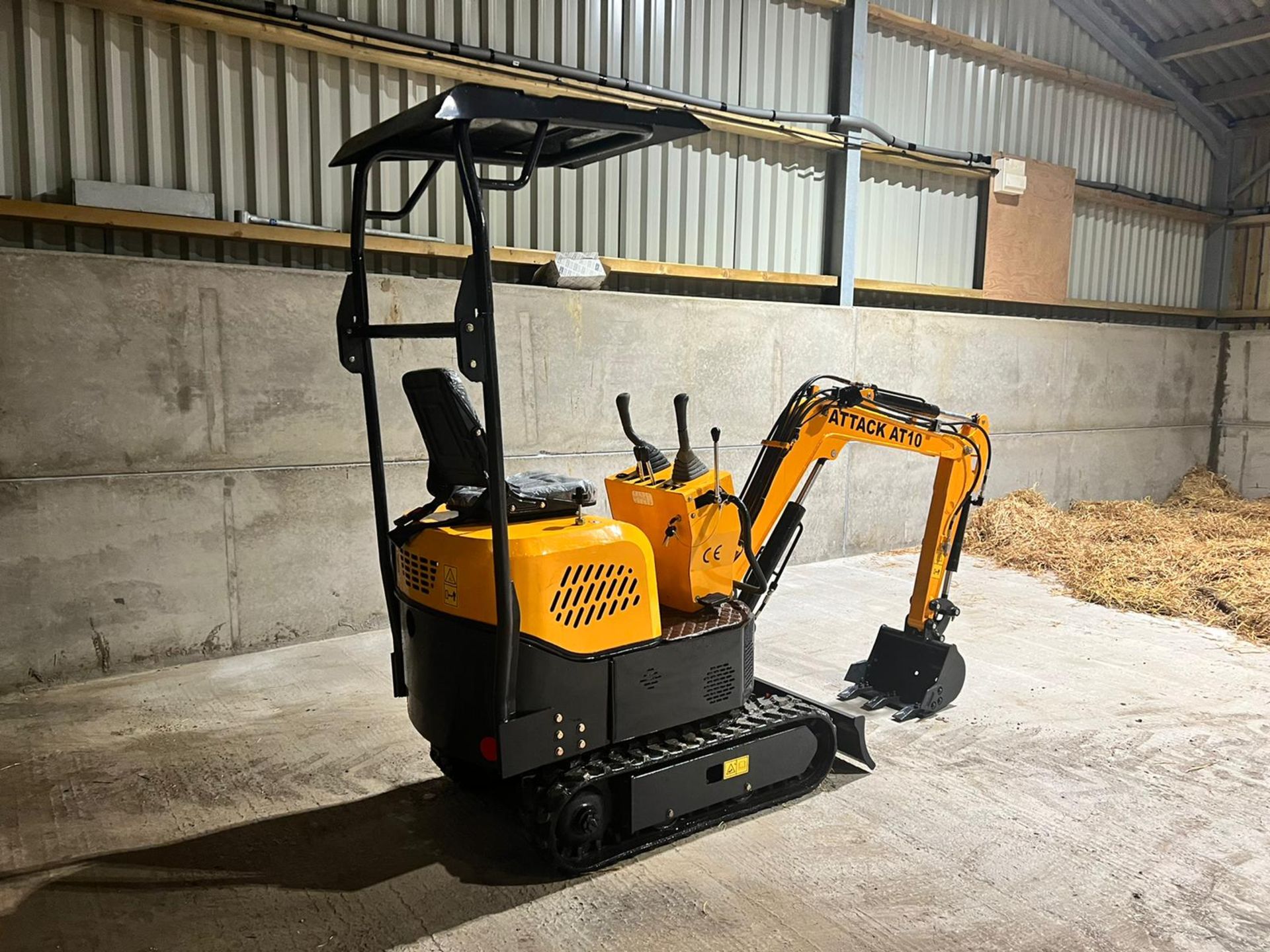 NEW AND UNUSED ATTACK AT10 1 TON DIESEL MINI DIGGER, RUNS DRIVES AND DIGS, CANOPY *PLUS VAT* - Image 5 of 14