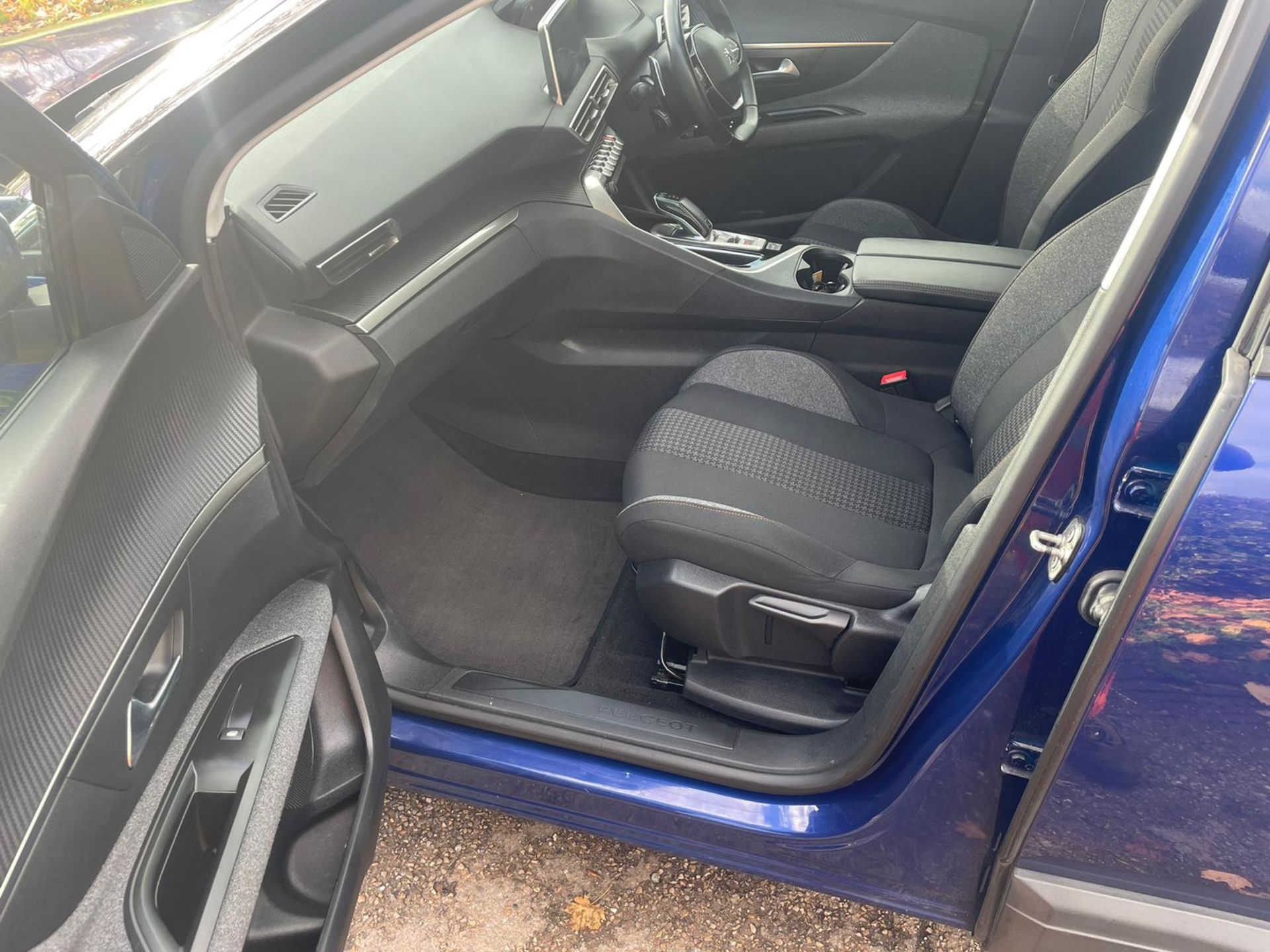 2019/19 REG PEUGEOT 3008 ACTIVE BLUEHDI S/S AUTO 1.5 DIESEL AUTOMATIC, SHOWING 1 FORMER KEEPER - Image 13 of 21