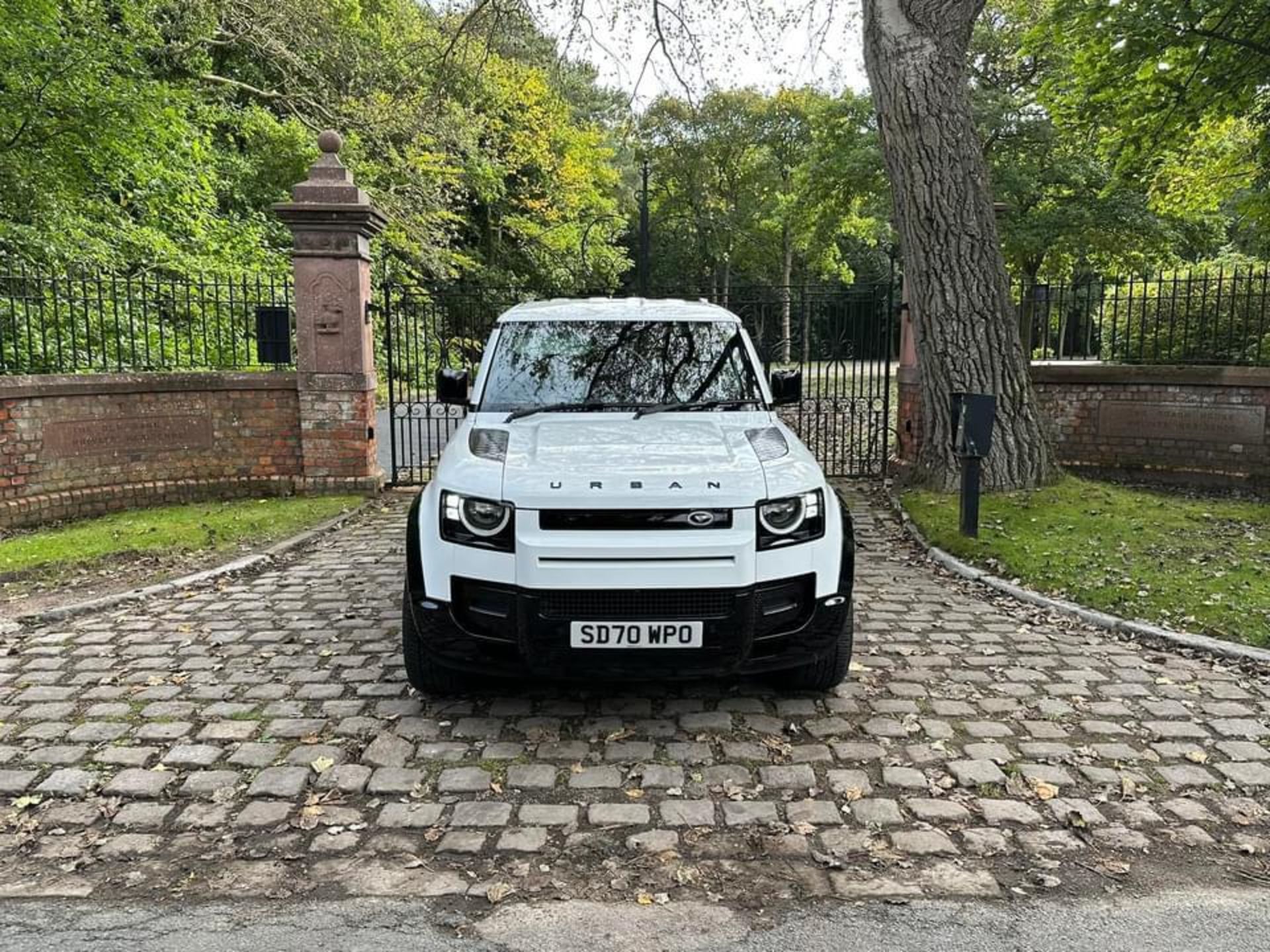 2020/70 REG LAND ROVER DEFENDER 2.0 DIESEL AUTOMATIC, URBAN KITTED - 10K MILES WITH FULL HISTORY - Image 2 of 12