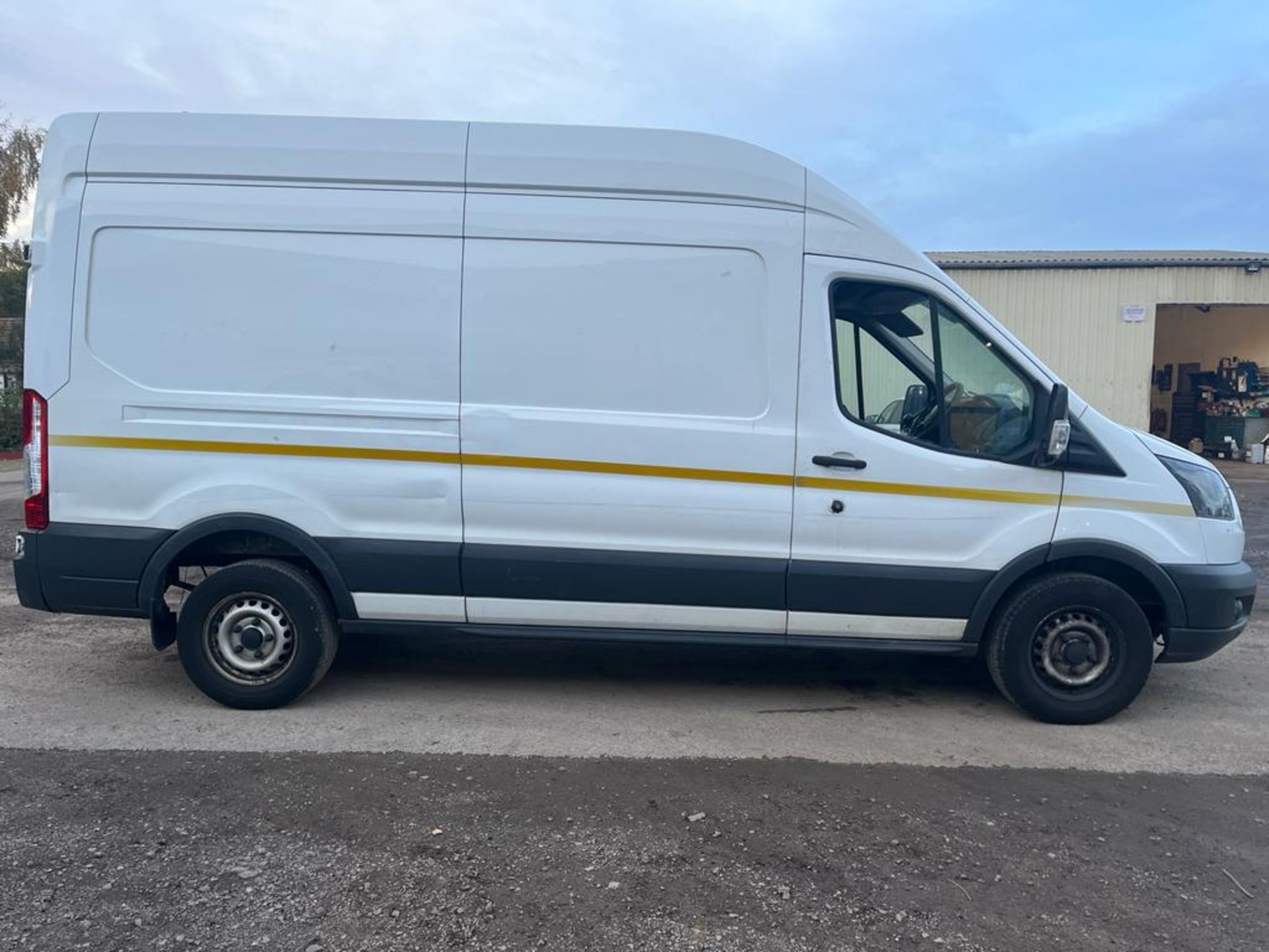 2018/68 FORD TRANSIT 350 WHITE PANEL VAN - 79,000 MILES *PLUS VAT* - Image 4 of 8