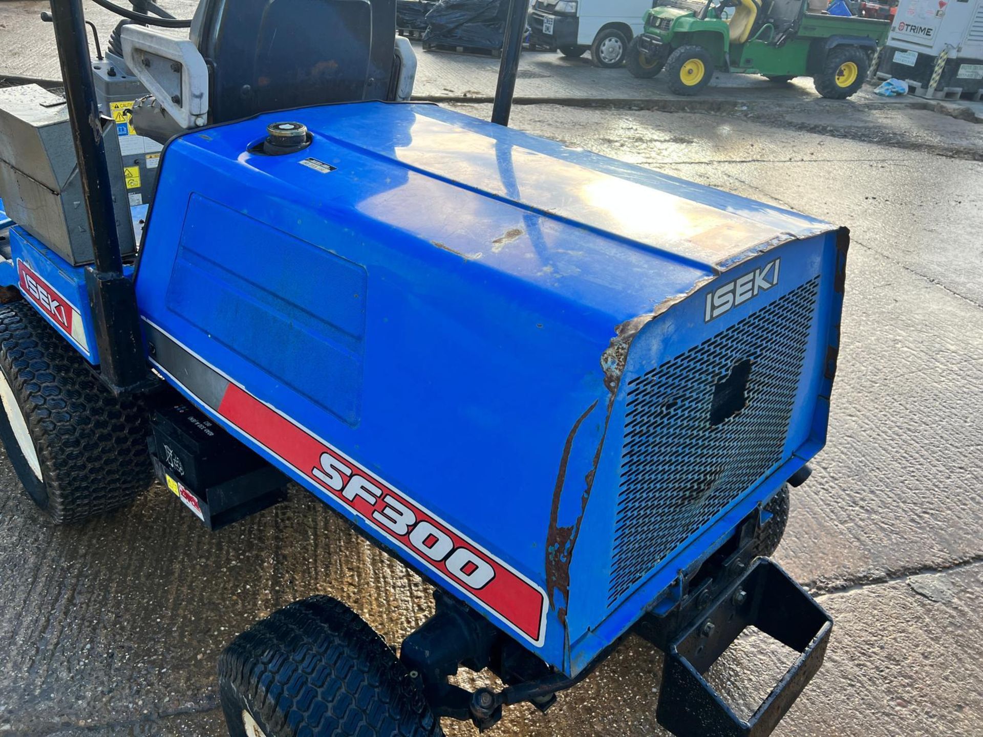 Iseki SF300 4WD Diesel Outfront Mower *NO VAT* - Image 13 of 17