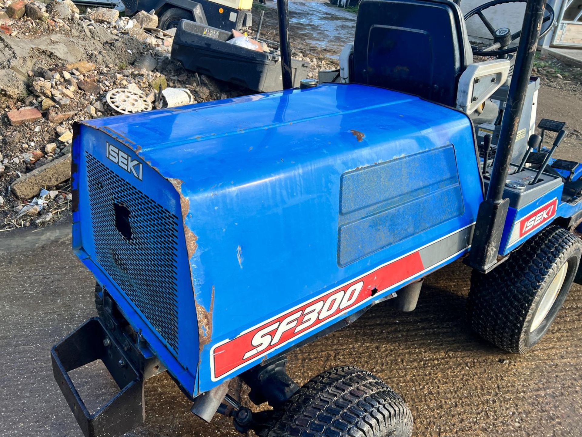 Iseki SF300 4WD Diesel Outfront Mower *NO VAT* - Image 14 of 17