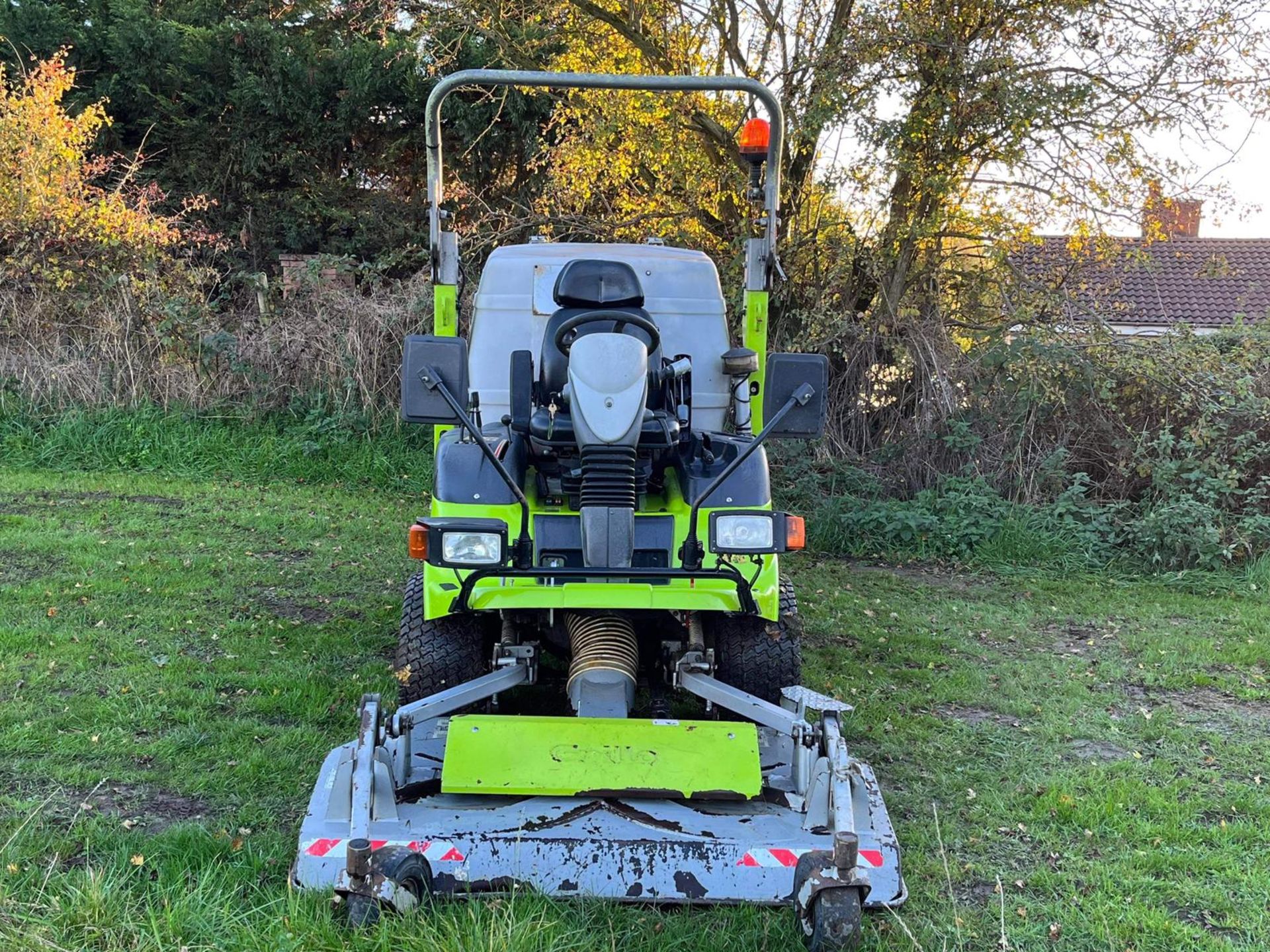 GRILLO FD1500 PRO RIDE ON LAWN MOWER WITH HIGH LIFT COLLECTOR *PLUS VAT* - Image 2 of 7