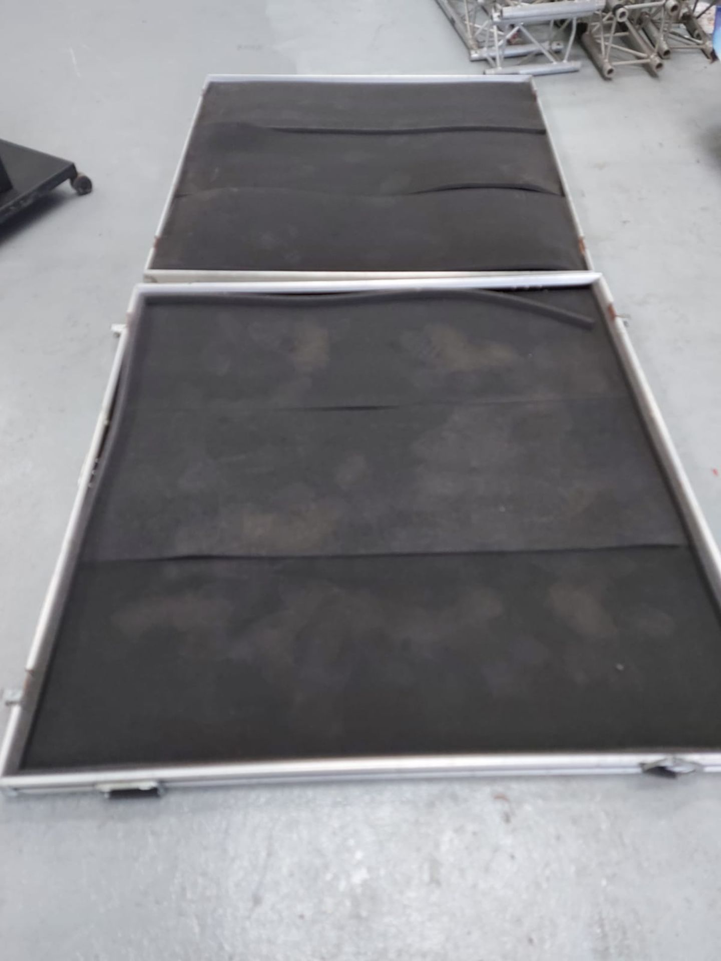 VERY LARGE FLIGHT CASE, 160cm x 160cm x 14cm DEEP *PLUS VAT* - Image 2 of 2