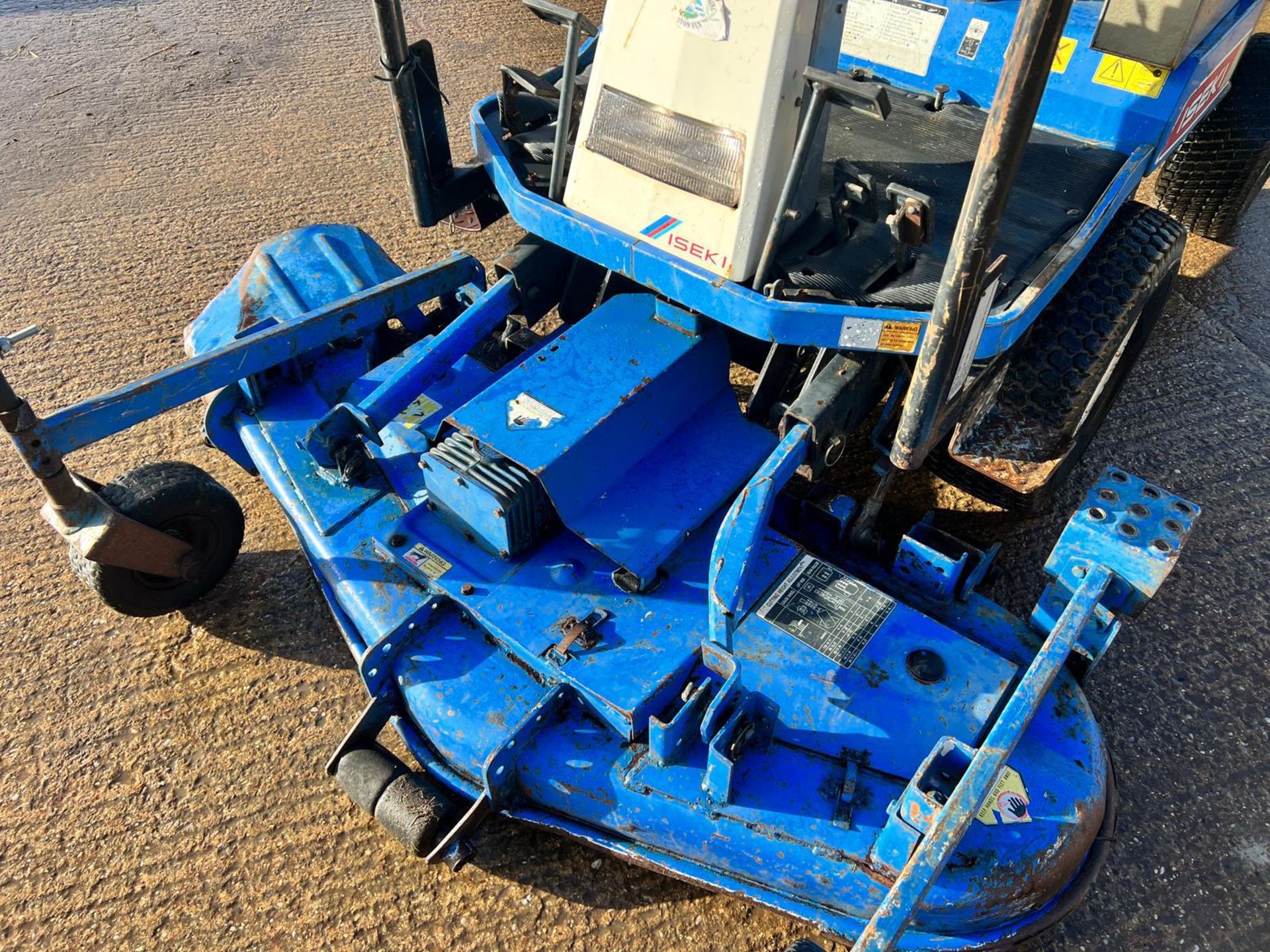 Iseki SF300 4WD Diesel Outfront Mower *NO VAT* - Image 15 of 17