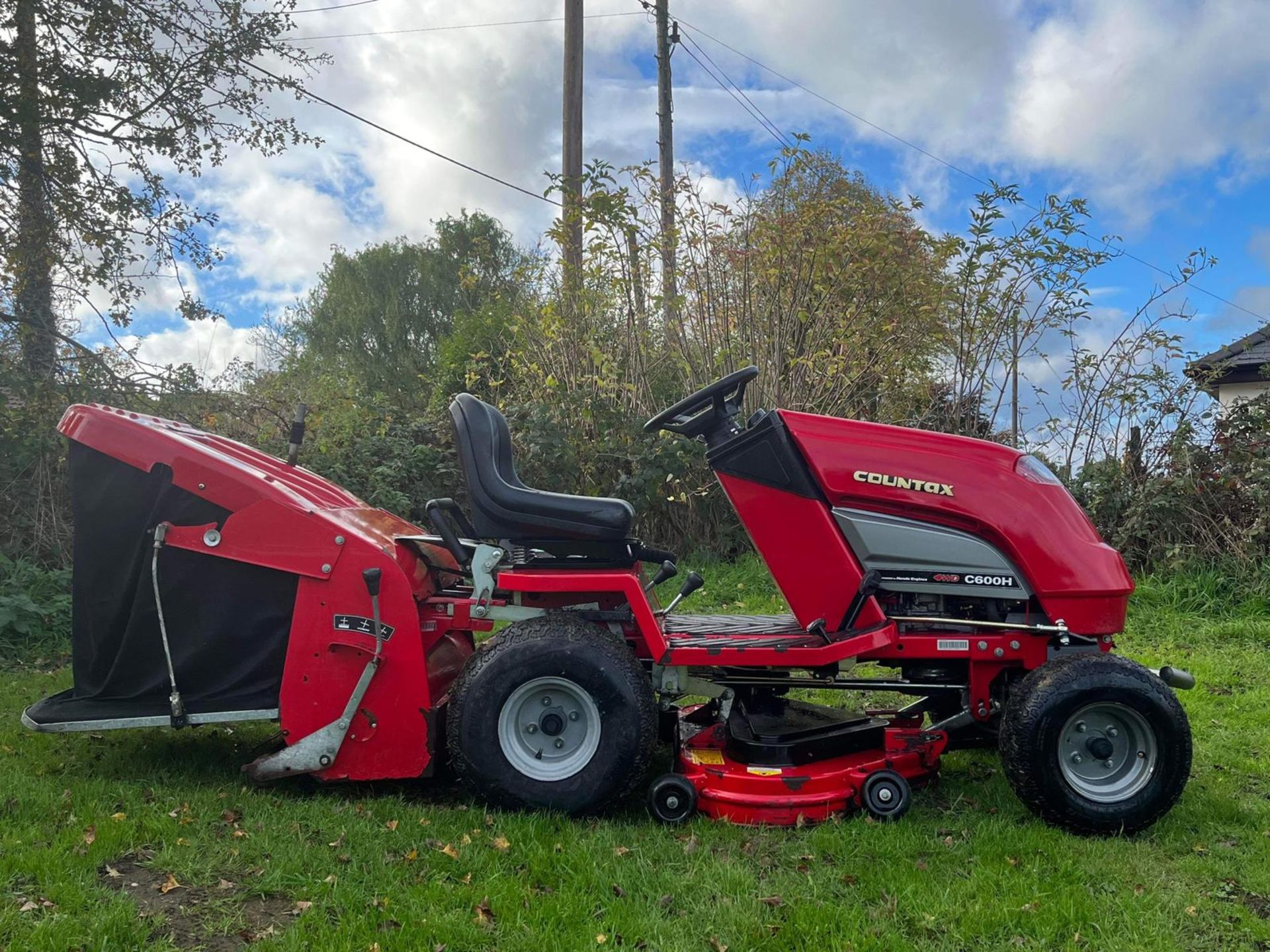 COUNTAX C600H RIDE ON LAWN MOWER 4 WHEEL DRIVE *PLUS VAT* - Image 7 of 8