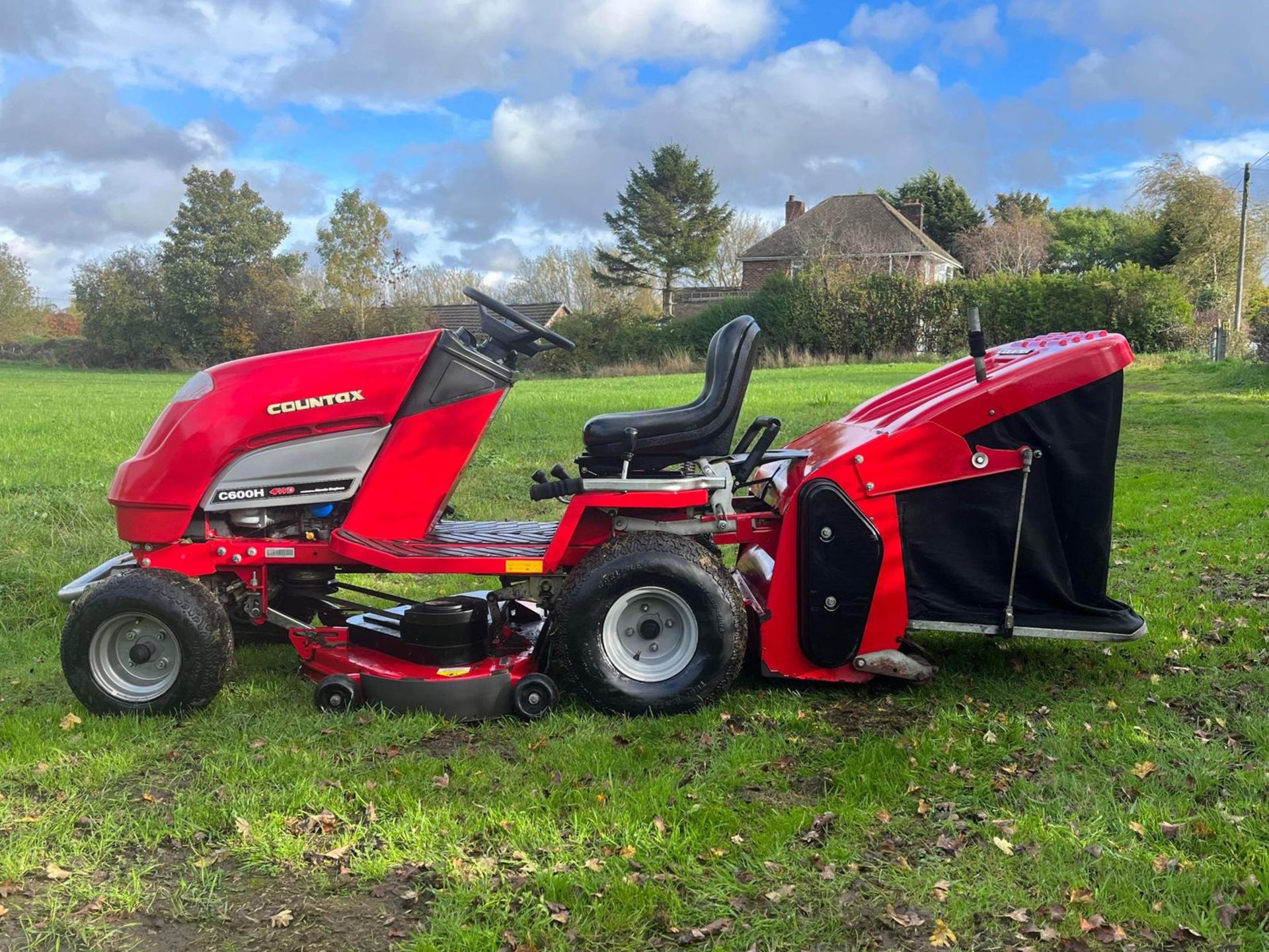 COUNTAX C600H RIDE ON LAWN MOWER 4 WHEEL DRIVE *PLUS VAT* - Image 4 of 8