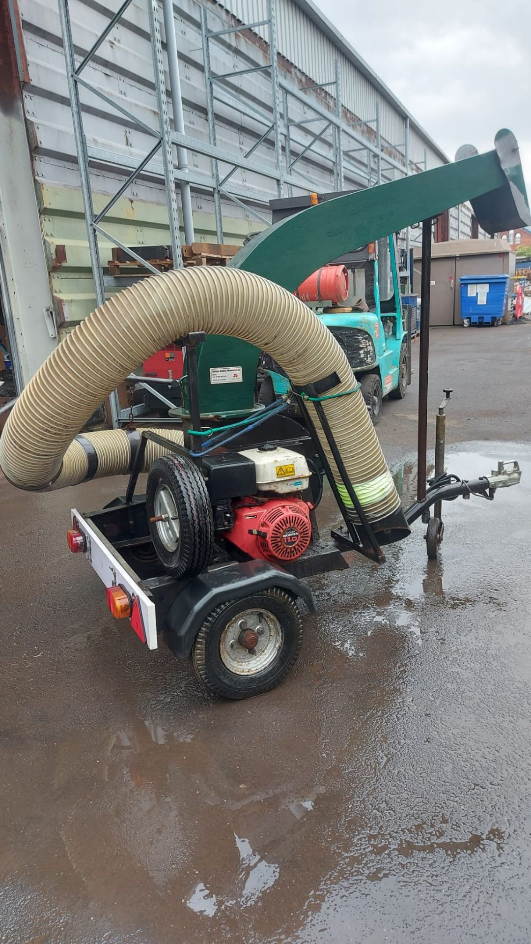 BILLY GOAT LEAF VACUUM, VERY POWERFUL HONDA 11 HP NGINE *NO VAT* - Image 3 of 5