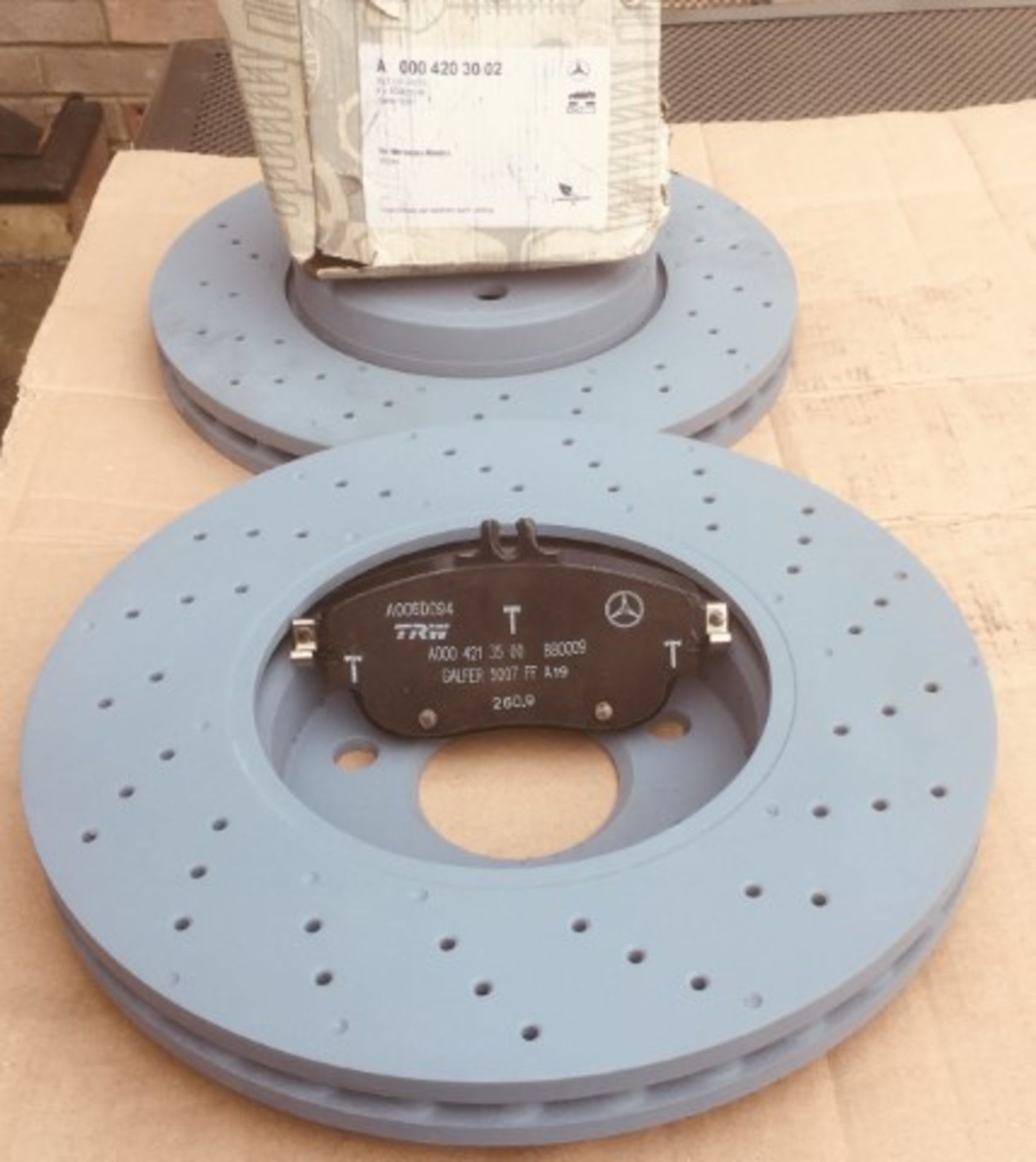 Brake Pad (Genuine Mercedes)and 2X Brake Discs (none Genuine Mercedes) *NO VAT* - Image 5 of 6