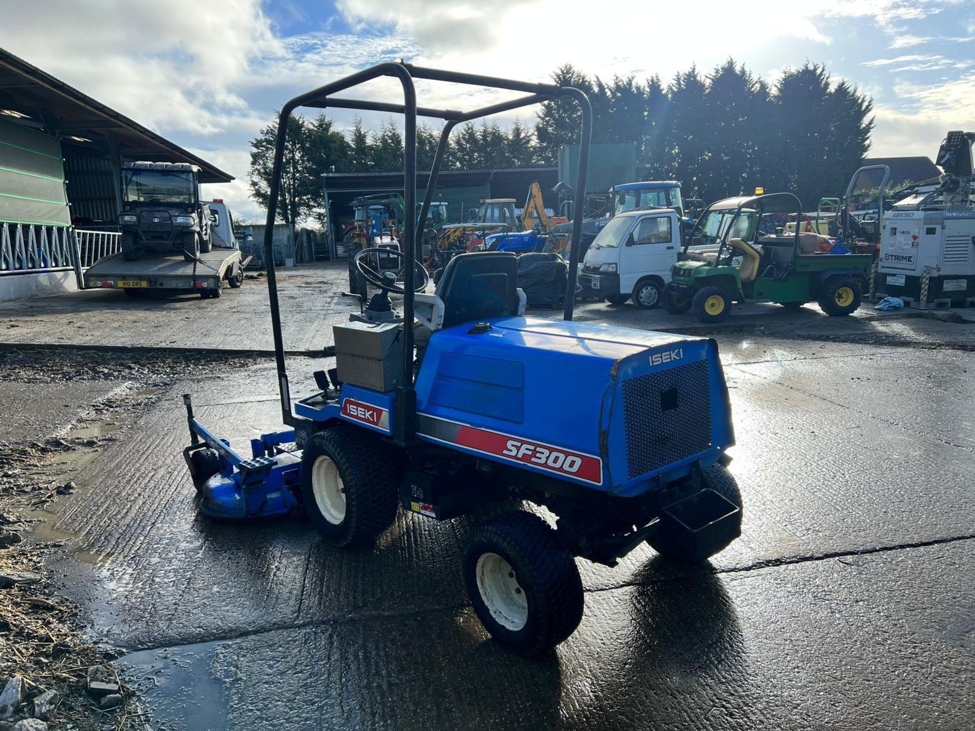 Iseki SF300 4WD Diesel Outfront Mower *NO VAT* - Image 3 of 17