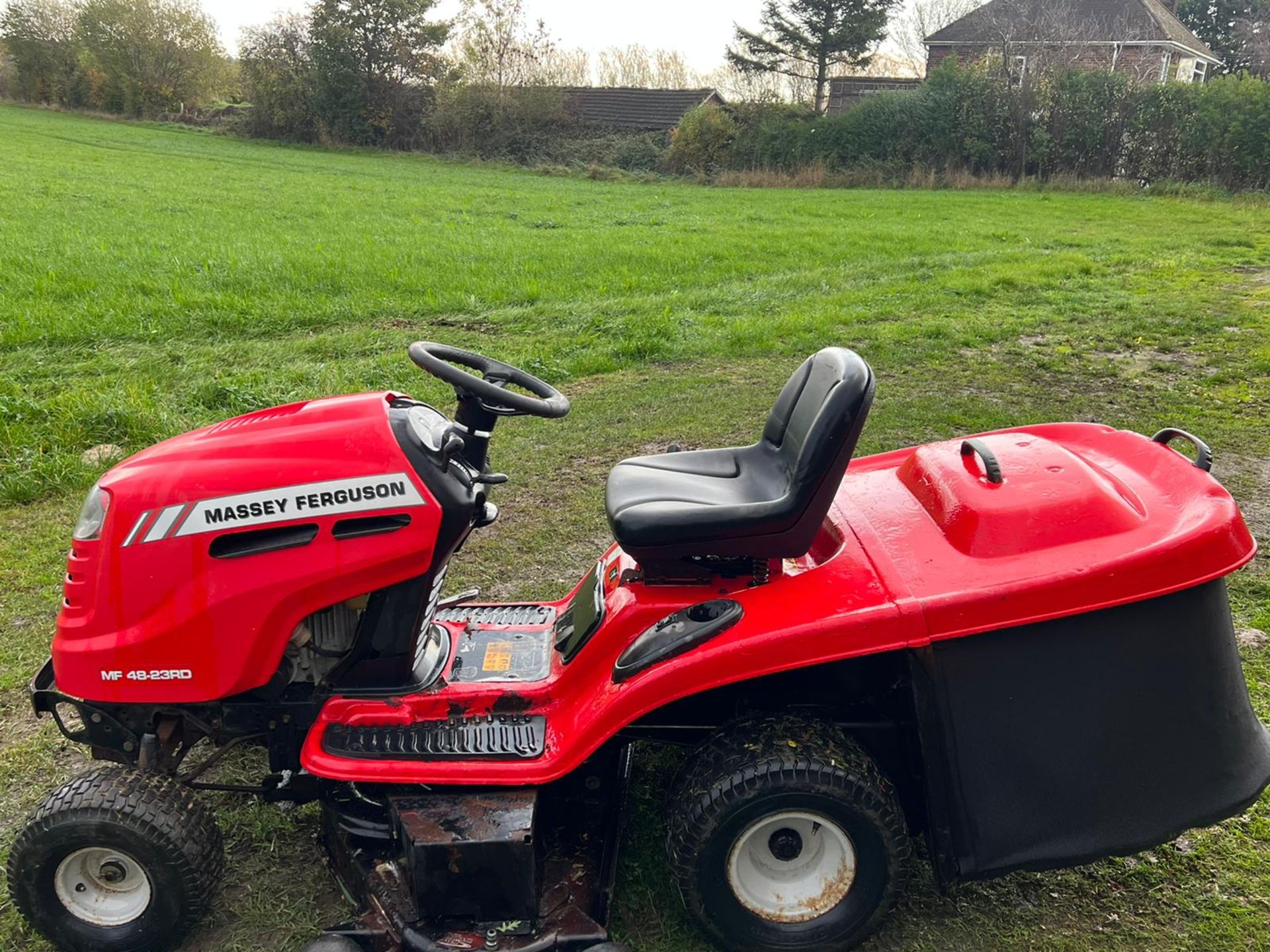 MASSEY FERGUSON MF48-23RD RIDE ON LAWN MOWER *PLUS VAT* - Image 3 of 10