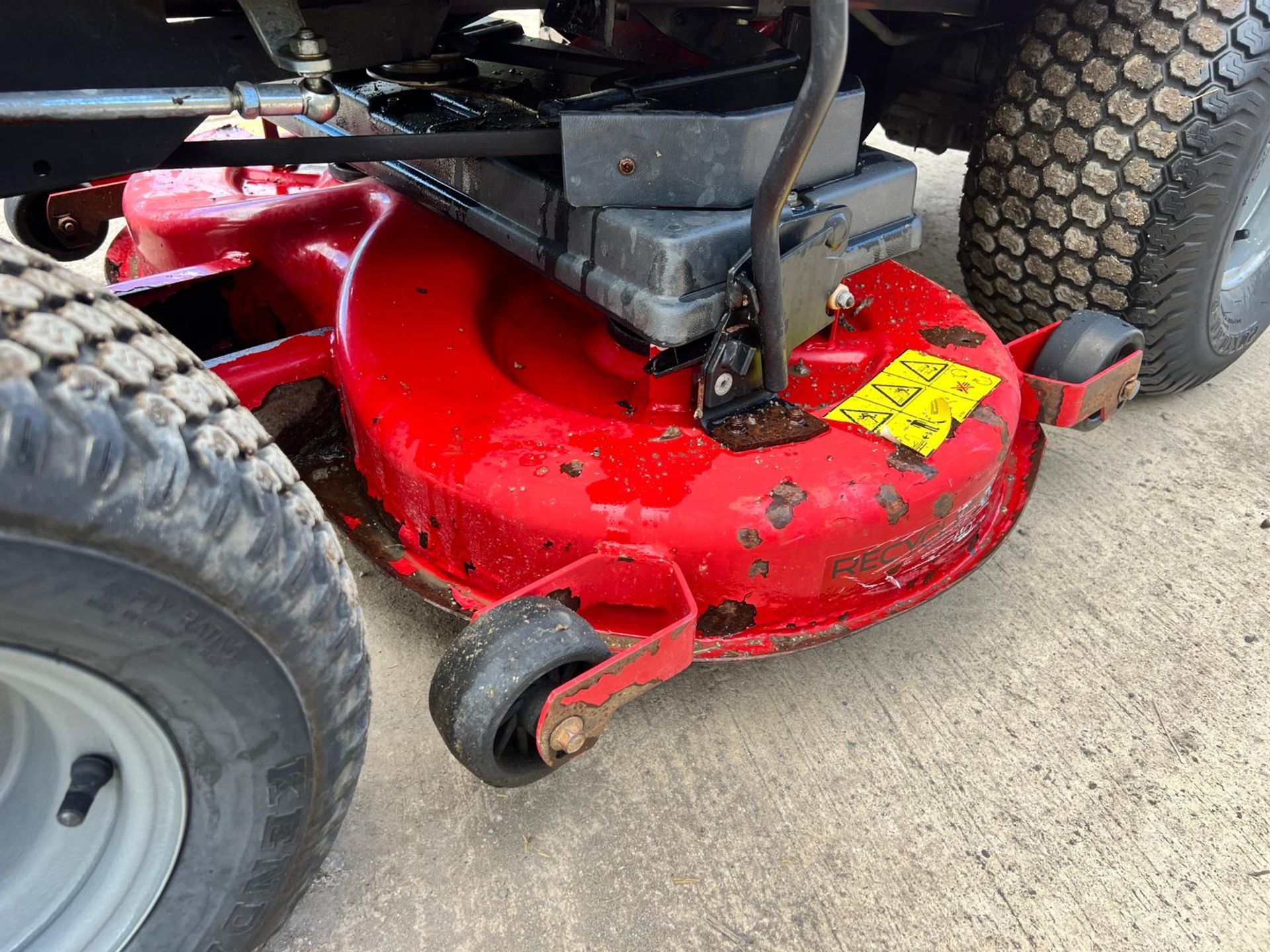 TORO 190-DH RIDE ON MOWER WITH REAR COLLECTOR, RUNS, DRIVES AND CUTS *PLUS VAT* - Image 9 of 13
