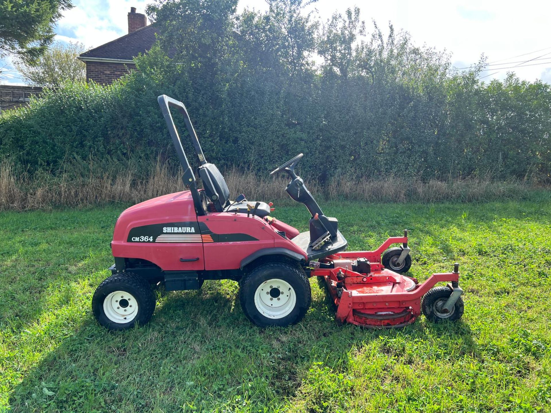 Shibaura CM364 4WD Outfront Ride On Mower *PLUS VAT* - Image 2 of 17