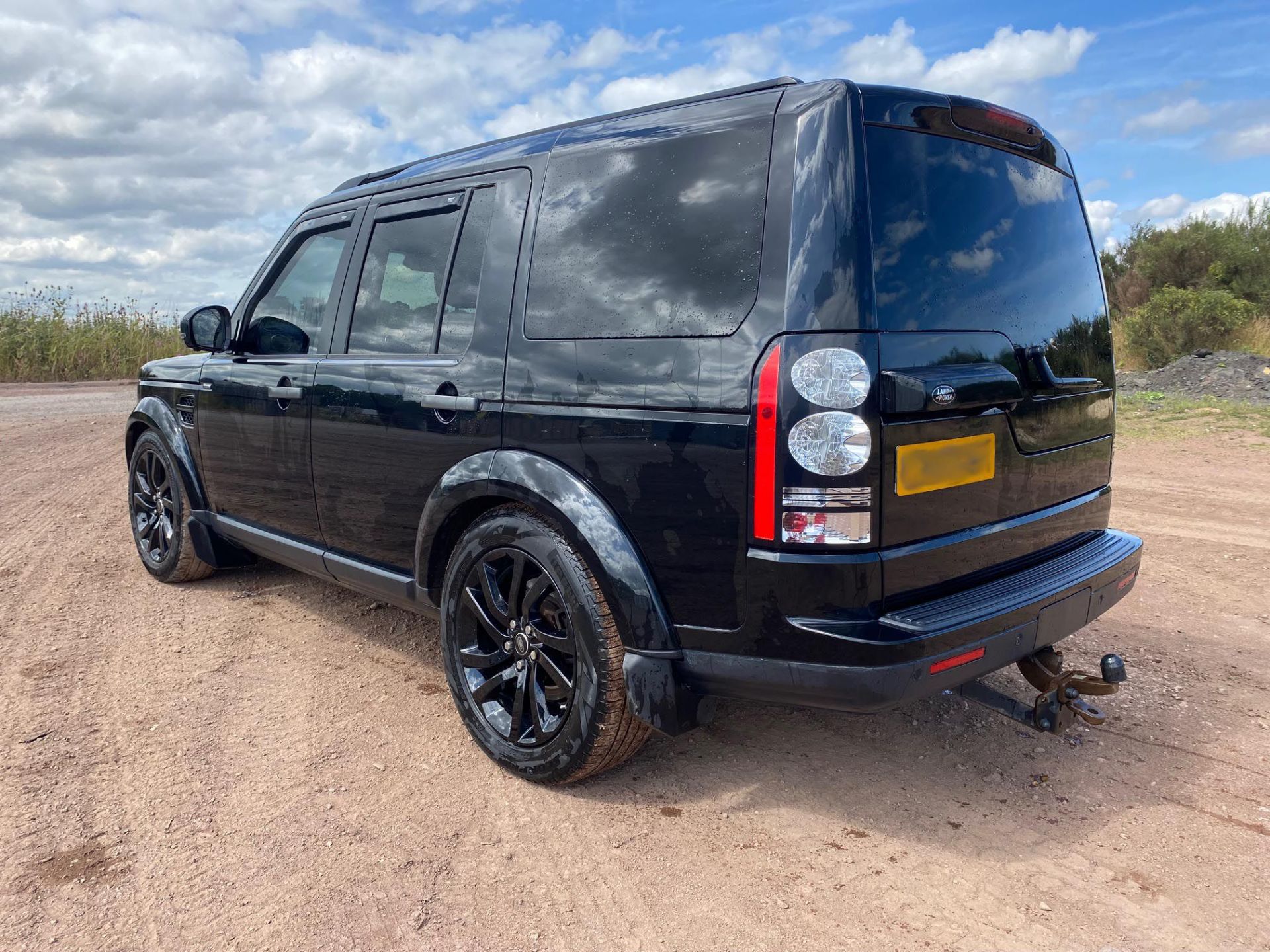 2015 LAND ROVER DISCOVERY XS SDV6 AUTO BLACK CONVERTED COMMERCIAL – WITH REAR SEAT CONVERSION - Image 5 of 16