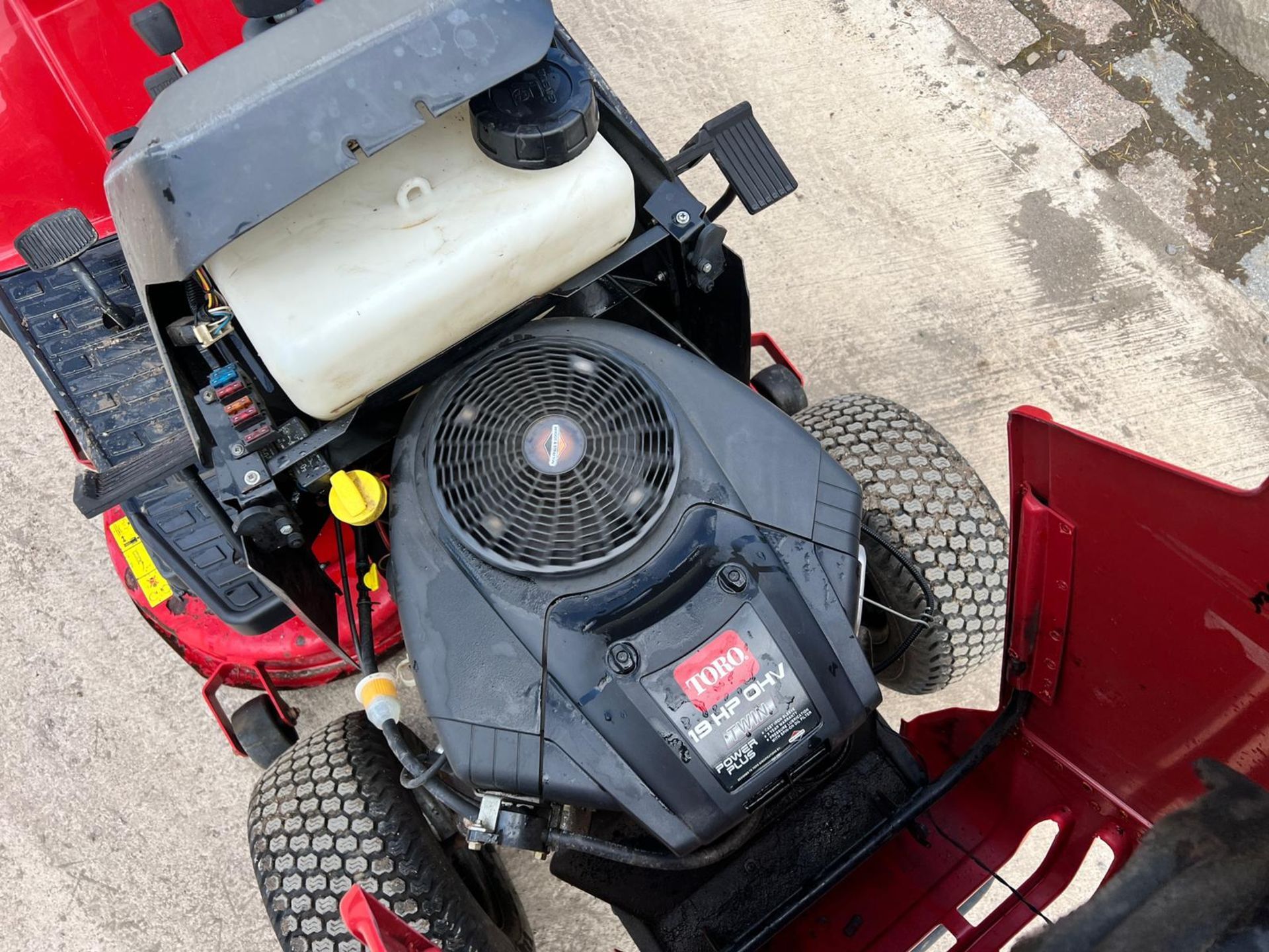 TORO 190-DH RIDE ON MOWER WITH REAR COLLECTOR, RUNS, DRIVES AND CUTS *PLUS VAT* - Image 13 of 13