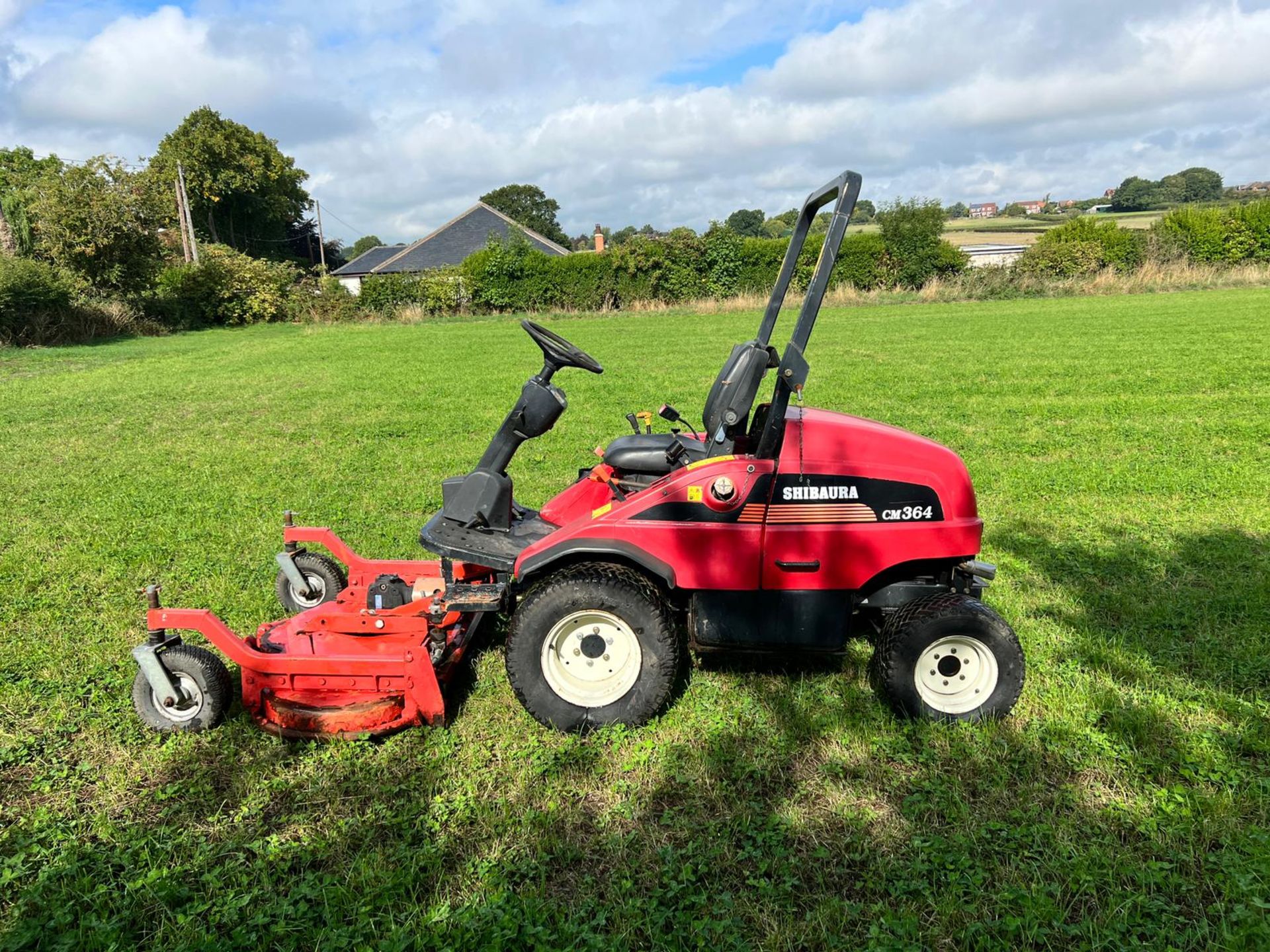 Shibaura CM364 4WD Outfront Ride On Mower *PLUS VAT* - Image 8 of 17
