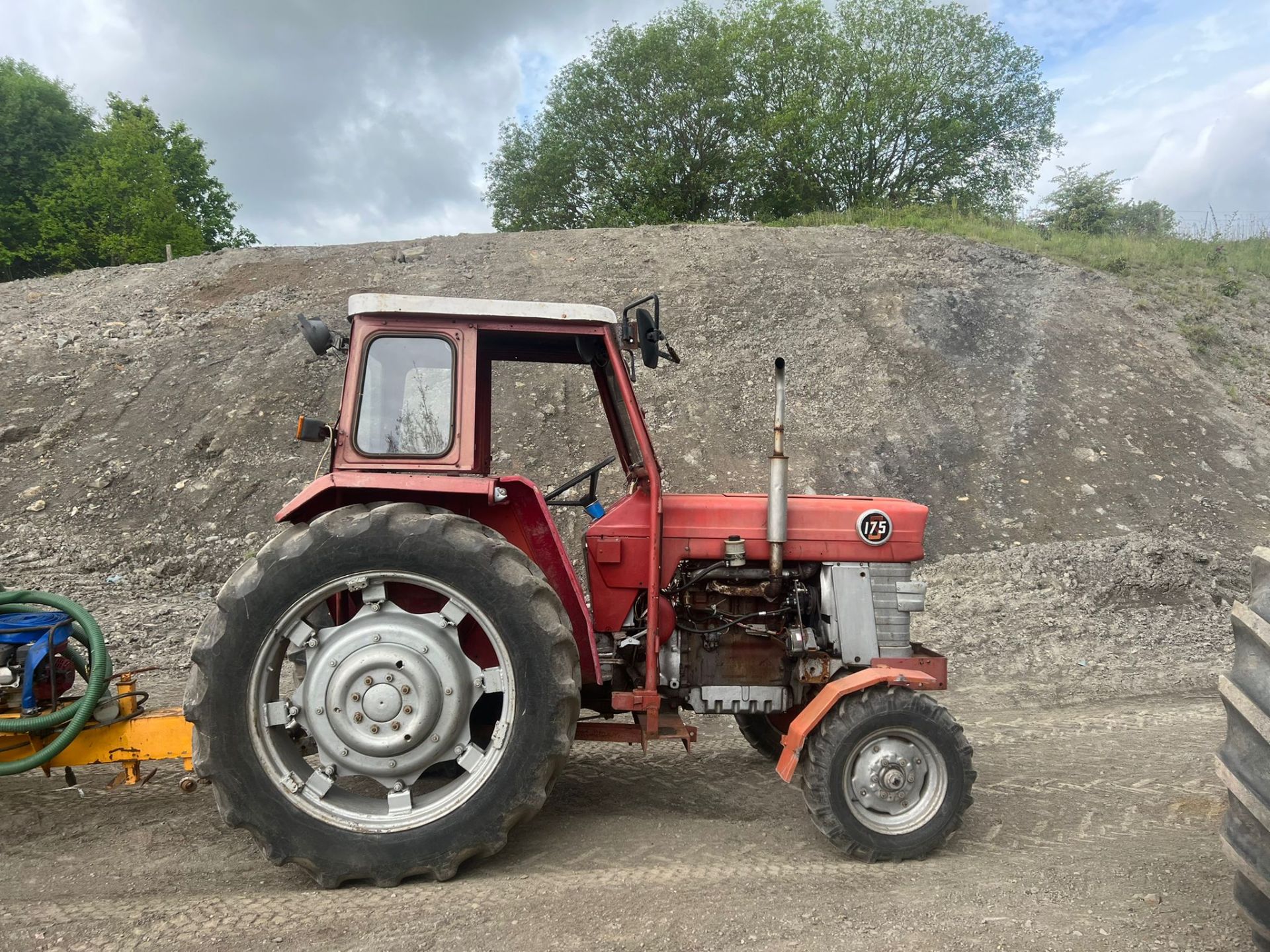 MASSY FERGUSON 175S TRACTOR, IN GOOD ORDER FOR AGE, RUNS AND DRIVES "PLUS VAT" - Image 3 of 5