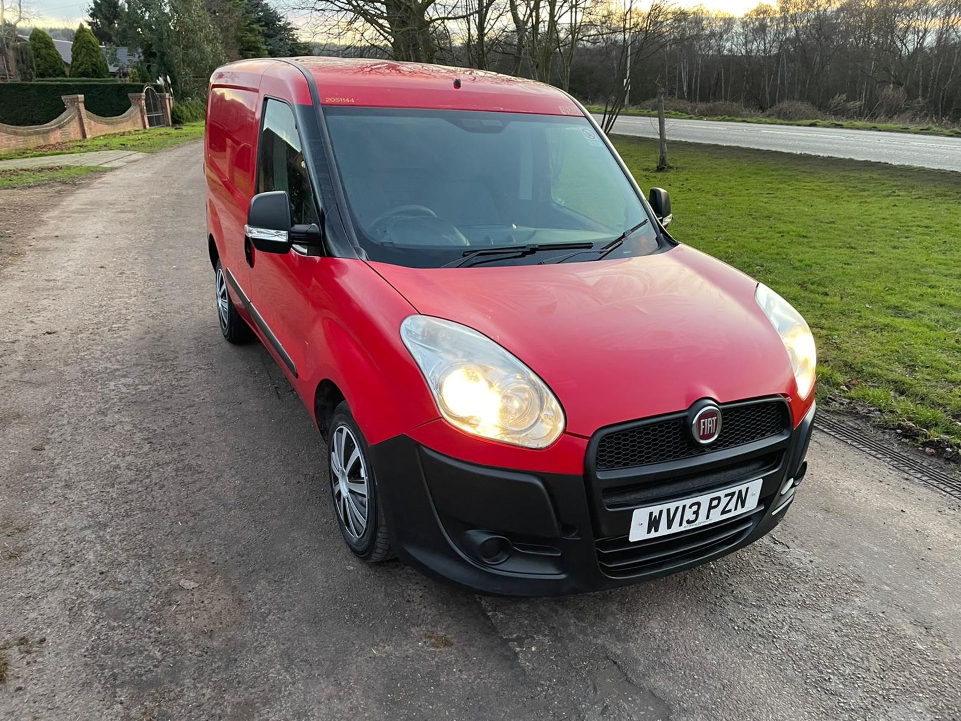 2013/13 REG FIAT DOBLO 16V MULTIJET 1.25 DIESEL RED PANEL VAN, SHOWING 0 FORMER KEEPERS *NO VAT*