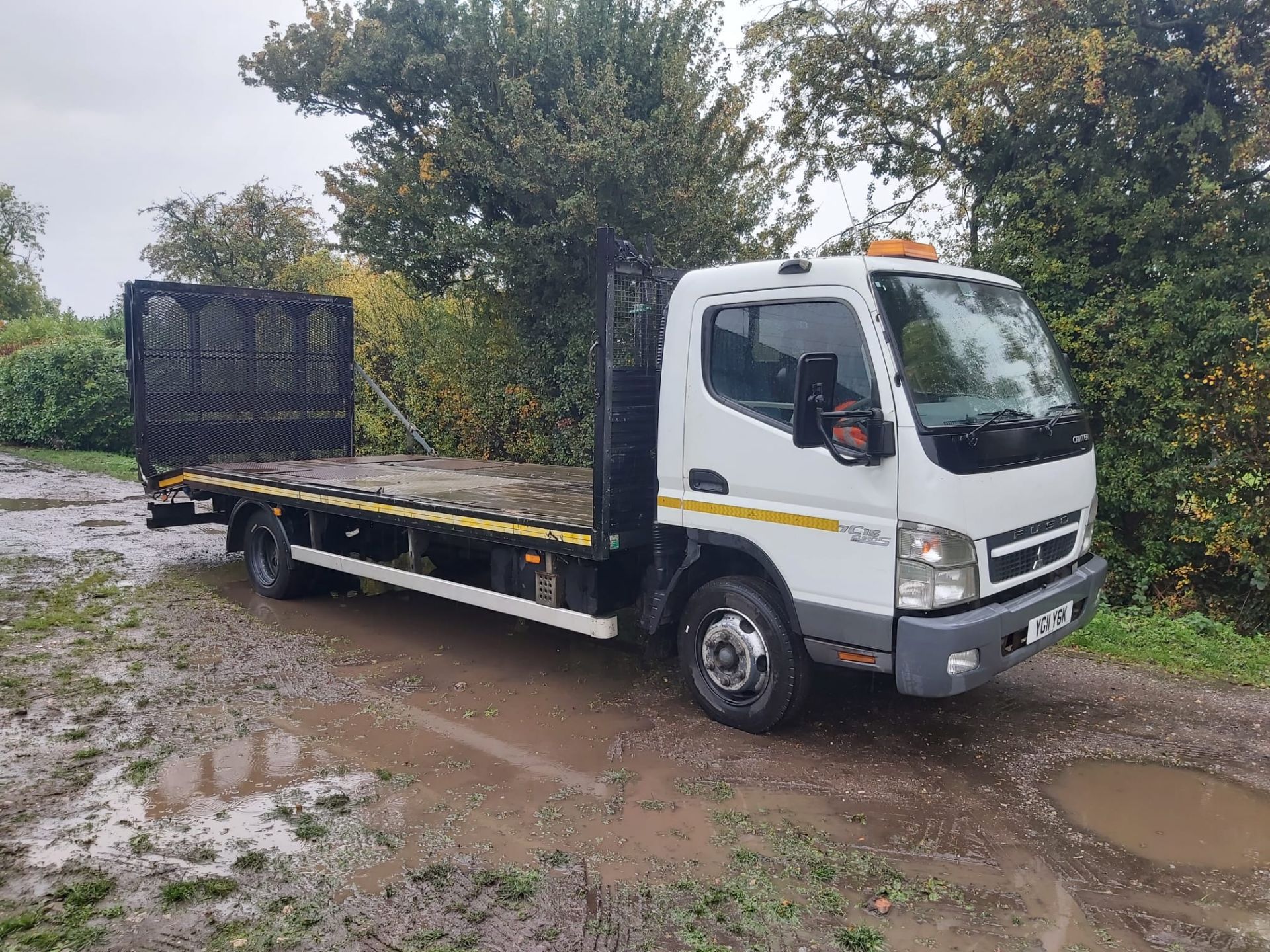 2011 MITSUBISHI FUSO CANTER WHITE HCV WITH HYDRAULIC RAMP *PLUS VAT*