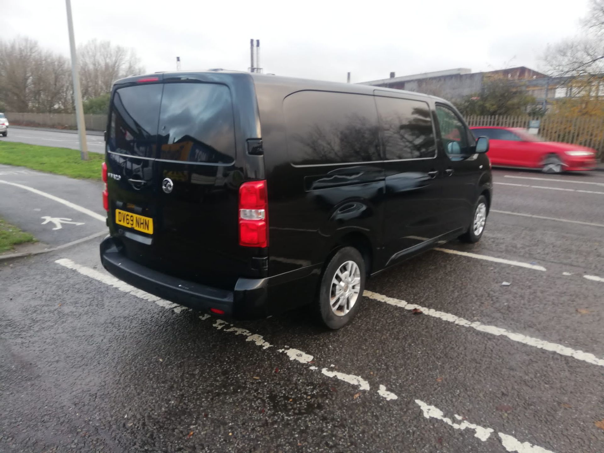 2019/69 VAUXHALL VIVARO 3100 SPORTIVE S/S BLACK SPORTIVE PANEL VAN 44,000 MILES *PLUS VAT* - Image 9 of 10