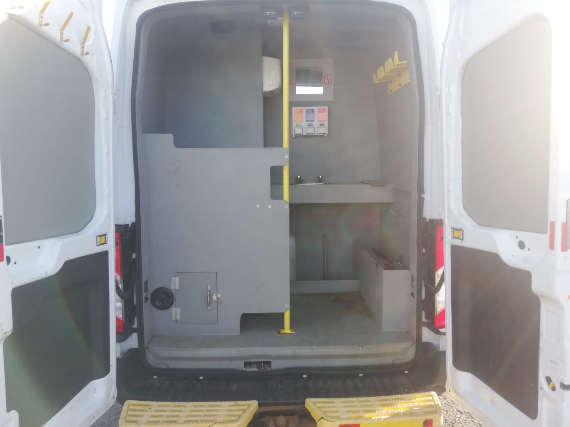 2016 FORD TRANSIT 350 WHITE WELFARE UNIT WITH TOILET 141,000 MILES *PLUS VAT* - Image 9 of 13