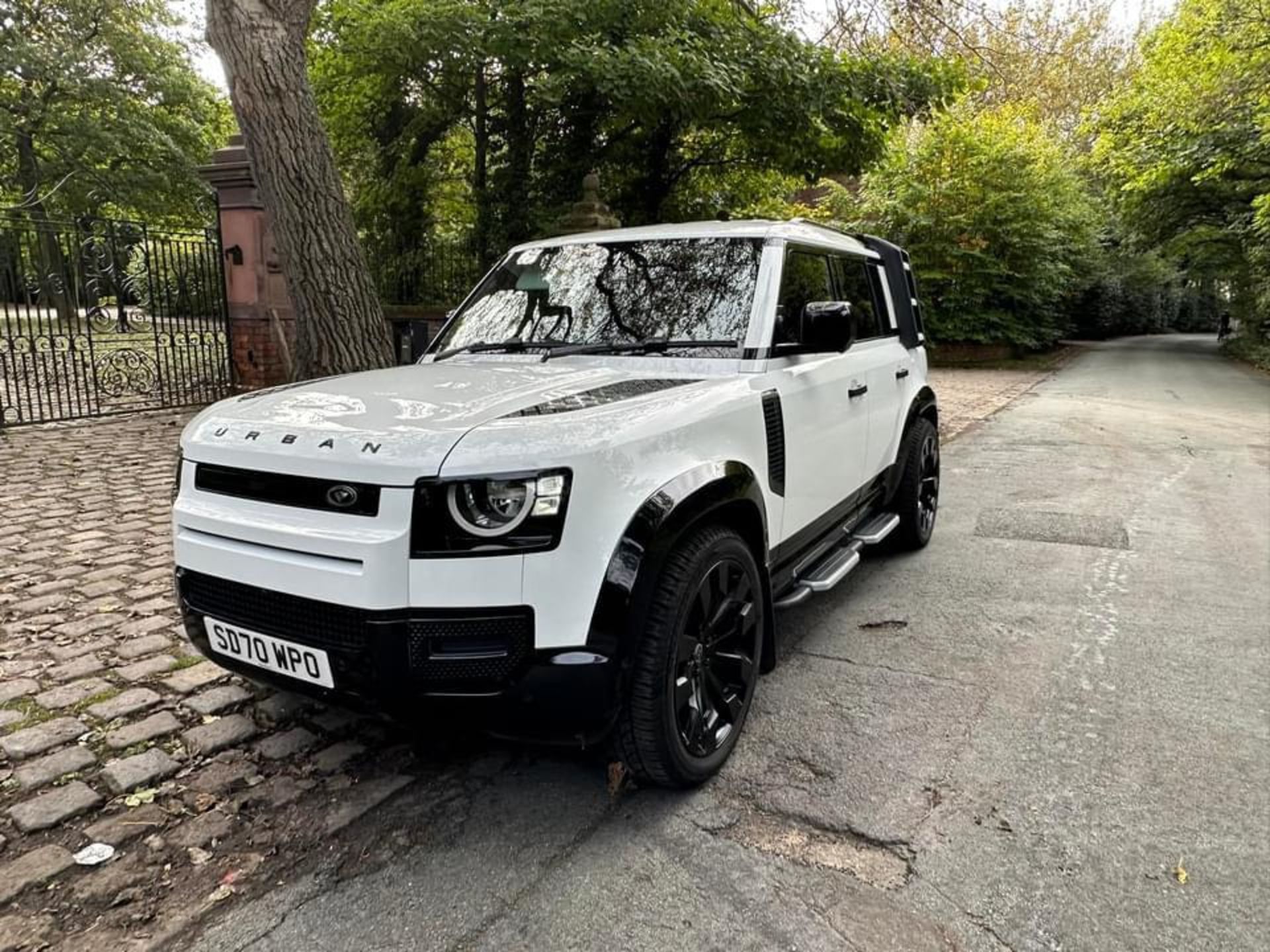 2020/70 REG LAND ROVER DEFENDER 2.0 DIESEL AUTOMATIC, URBAN KITTED - 10K MILES WITH FULL HISTORY - Image 4 of 12