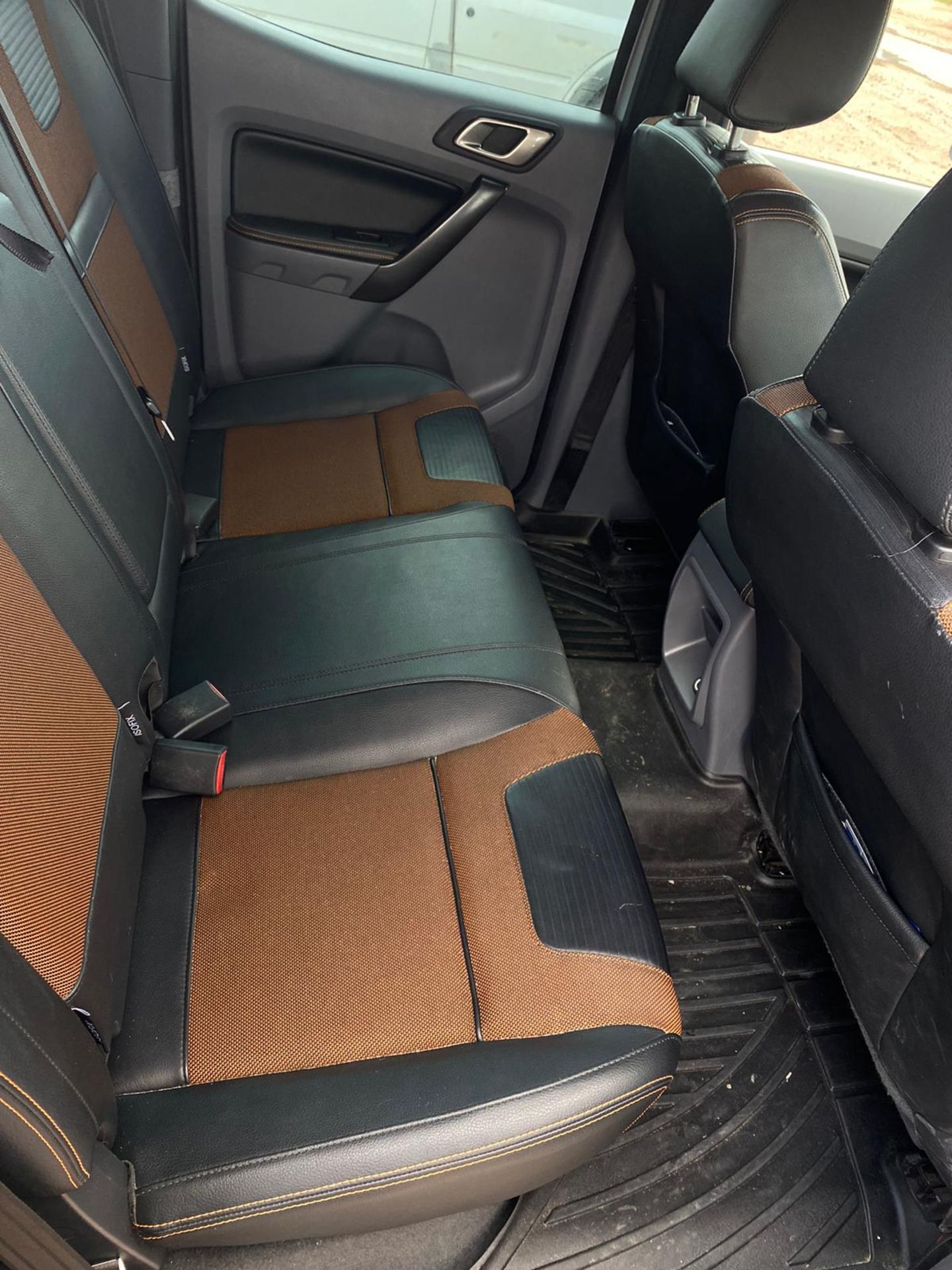 2015 LAND ROVER DISCOVERY XS SDV6 AUTO BLACK CONVERTED COMMERCIAL – WITH REAR SEAT CONVERSION - Image 16 of 16