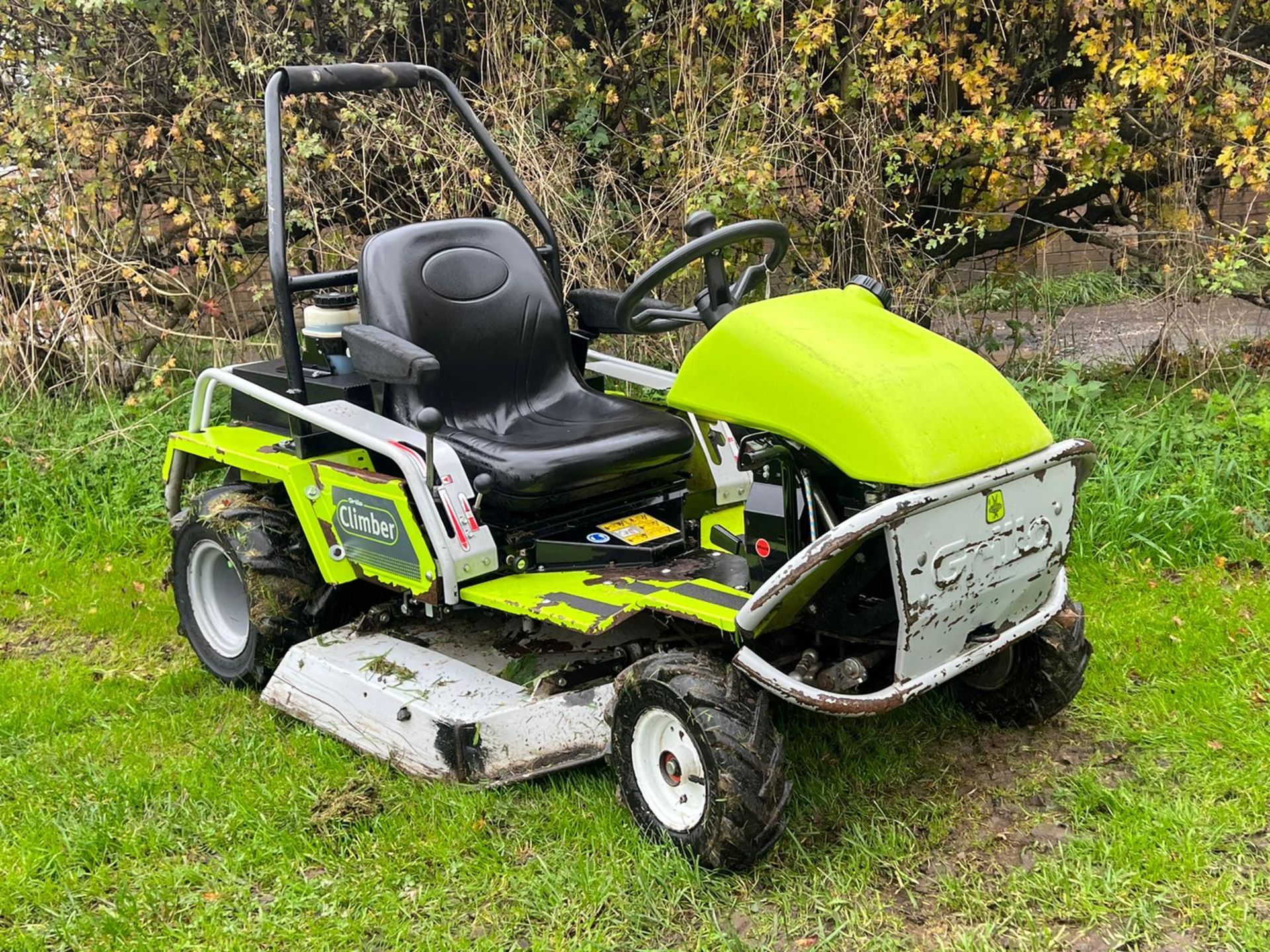 GRILLO CLIMBER 910 RIDE ON LAWN MOWER BANK MOWER *PLUS VAT* - Image 2 of 6