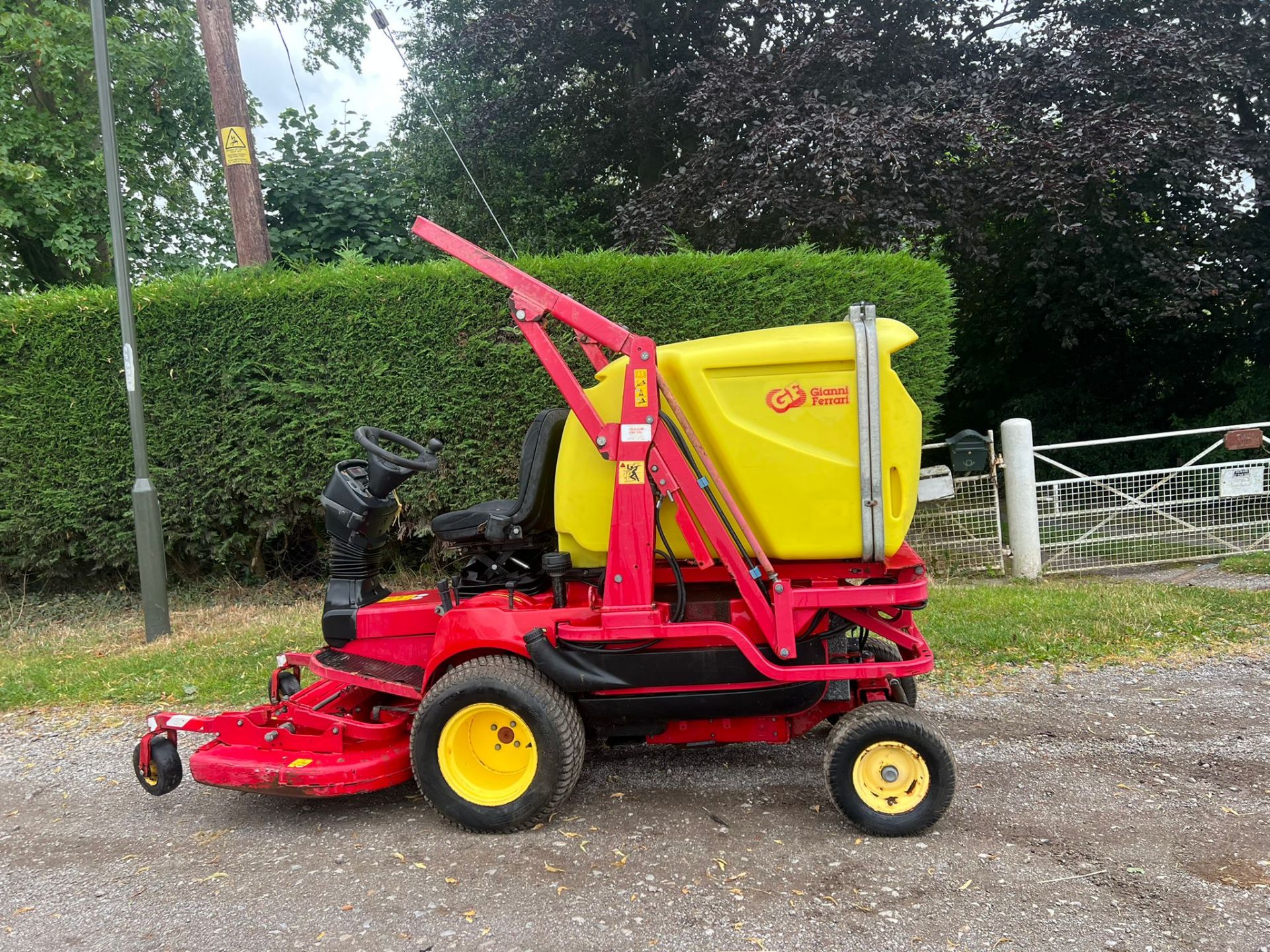 Gianni Ferrari PG280D Ride On Lawn Mower *PLUS VAT* - Image 3 of 11