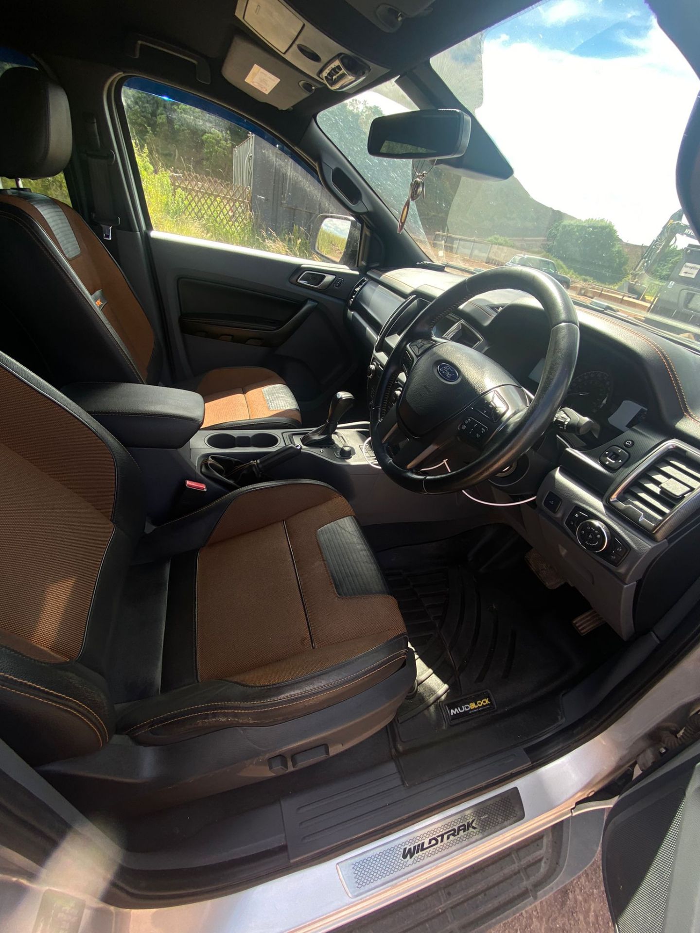 2015 LAND ROVER DISCOVERY XS SDV6 AUTO BLACK CONVERTED COMMERCIAL – WITH REAR SEAT CONVERSION - Image 12 of 16