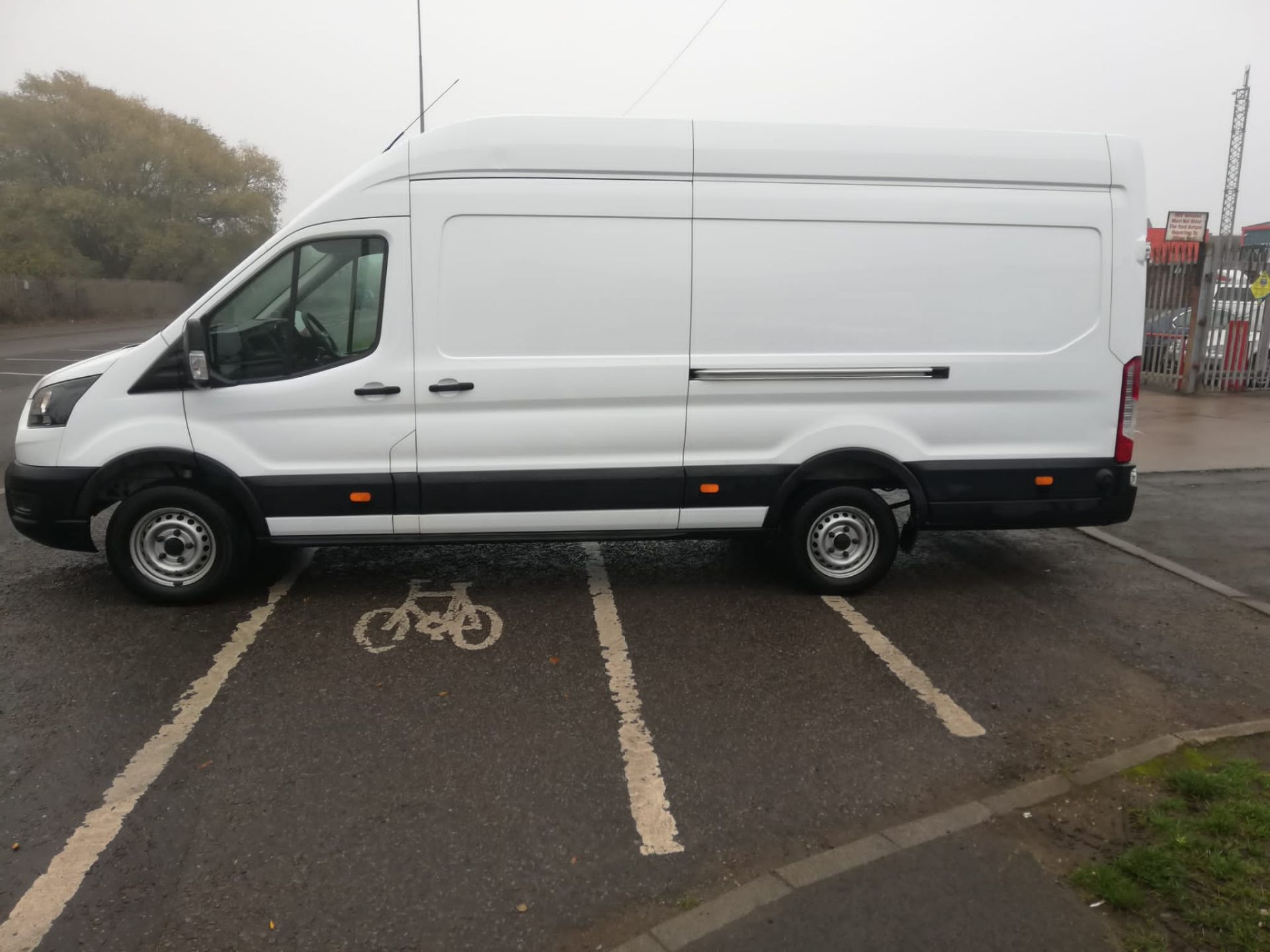 2020 FORD TRANSIT 350 LEADER ECOBLUE WHITE PANEL VAN - 82,000 MILES *PLUS VAT* - Image 4 of 10