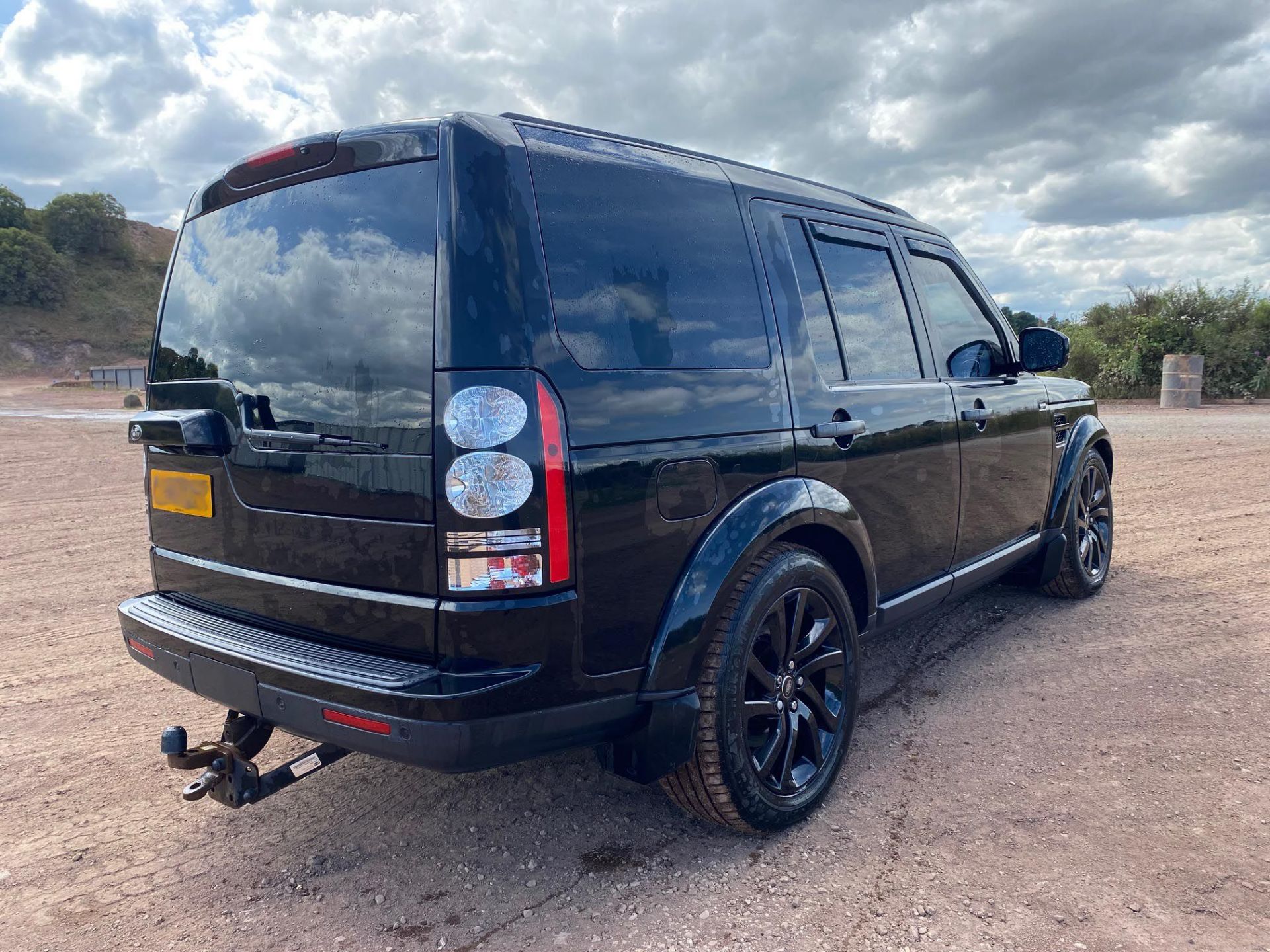 2015 LAND ROVER DISCOVERY XS SDV6 AUTO BLACK CONVERTED COMMERCIAL – WITH REAR SEAT CONVERSION - Image 4 of 16