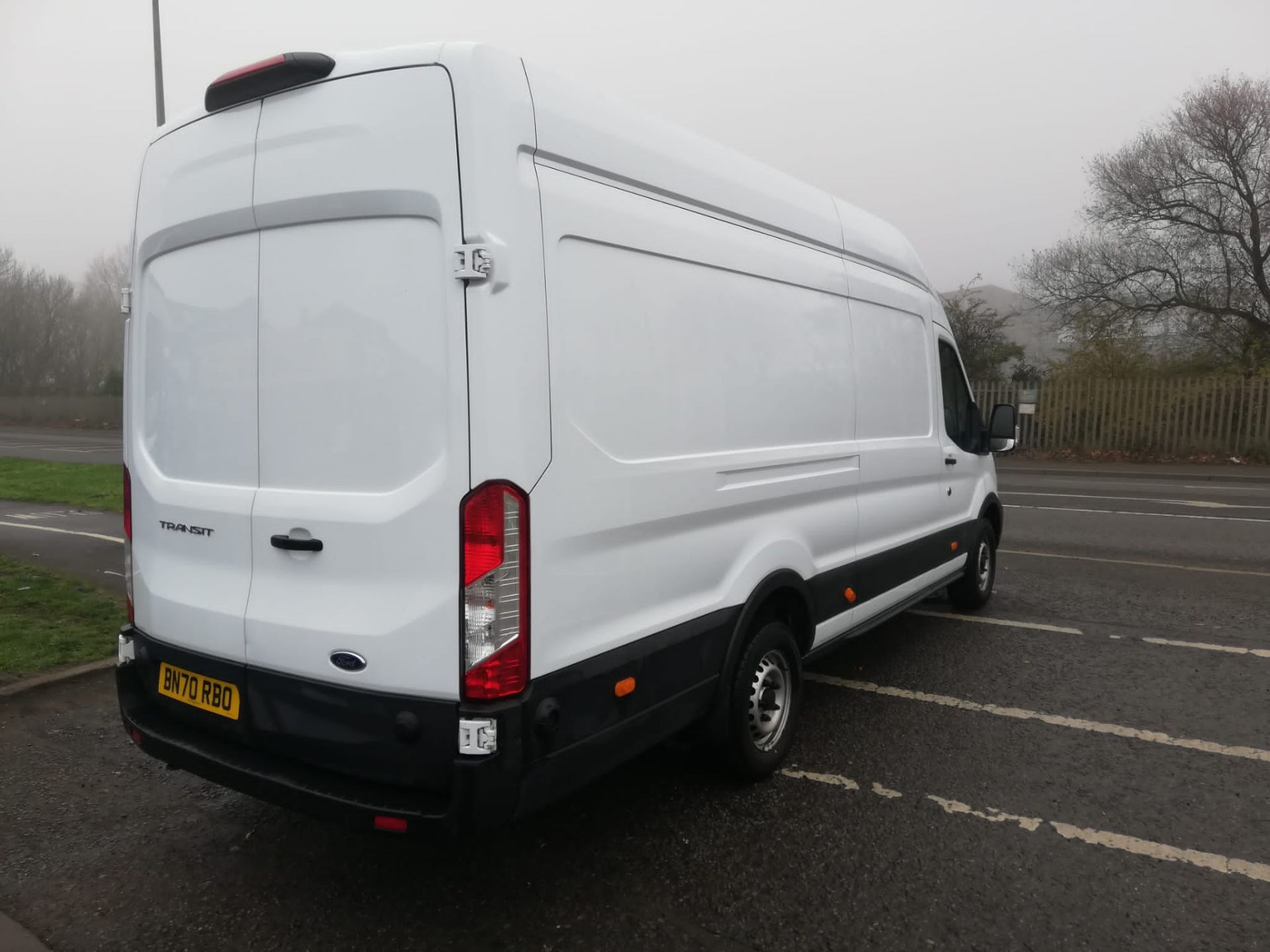 2020 FORD TRANSIT 350 LEADER ECOBLUE WHITE PANEL VAN - 82,000 MILES *PLUS VAT* - Image 5 of 10