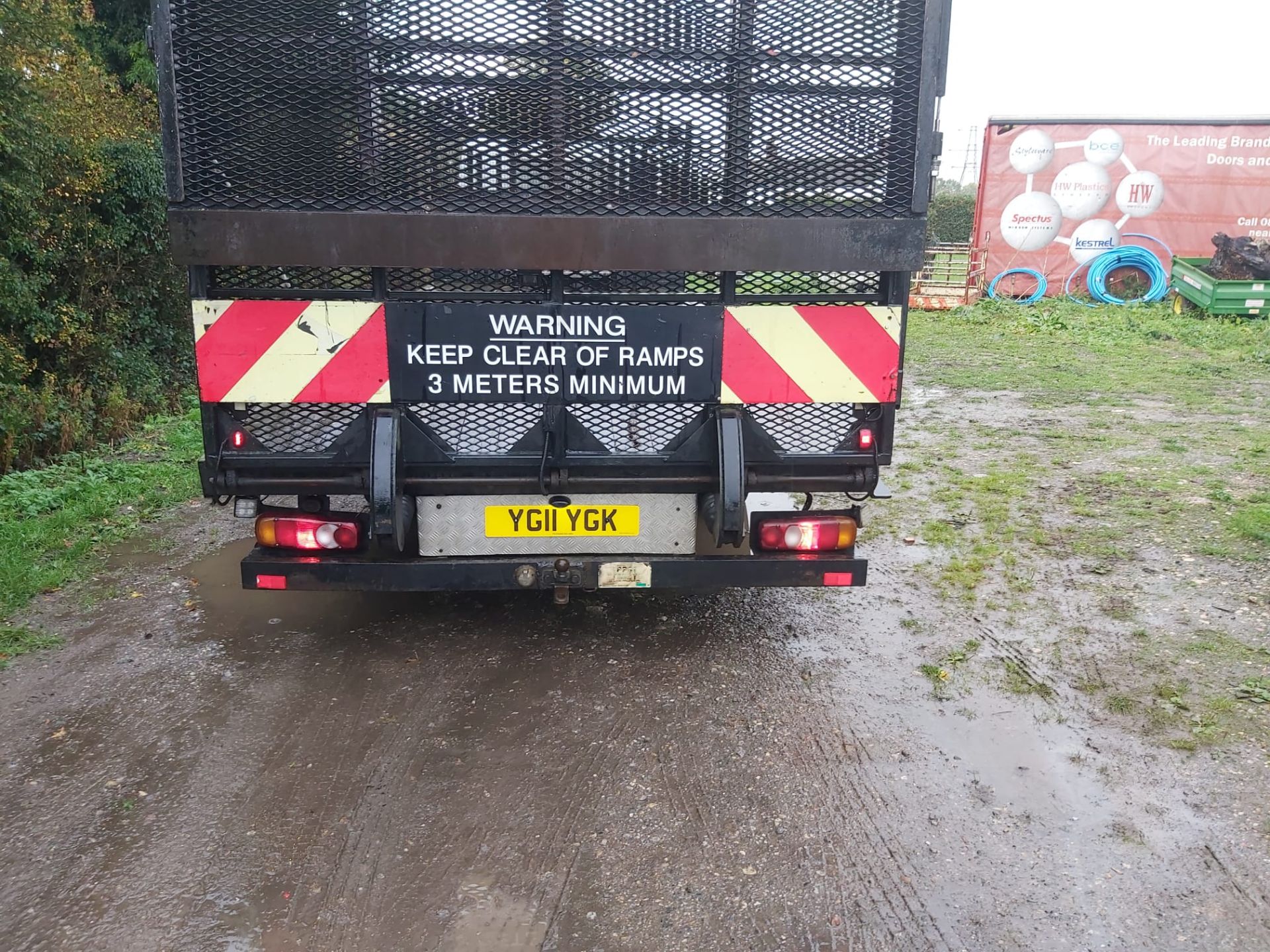 2011 MITSUBISHI FUSO CANTER WHITE HCV WITH HYDRAULIC RAMP *PLUS VAT* - Image 7 of 13