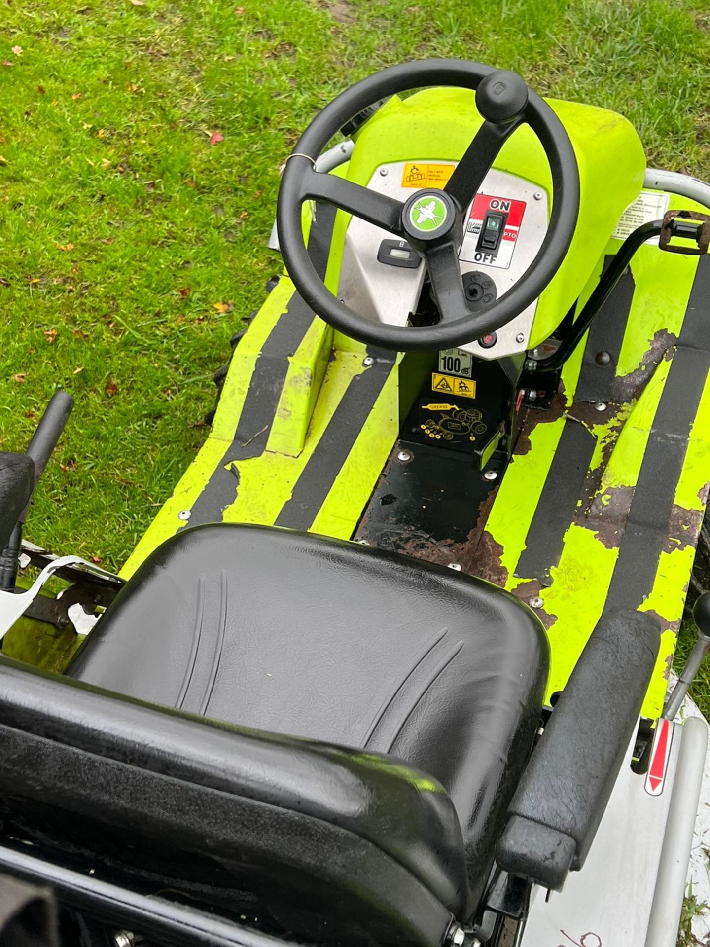 GRILLO CLIMBER 910 RIDE ON LAWN MOWER BANK MOWER *PLUS VAT* - Image 6 of 6