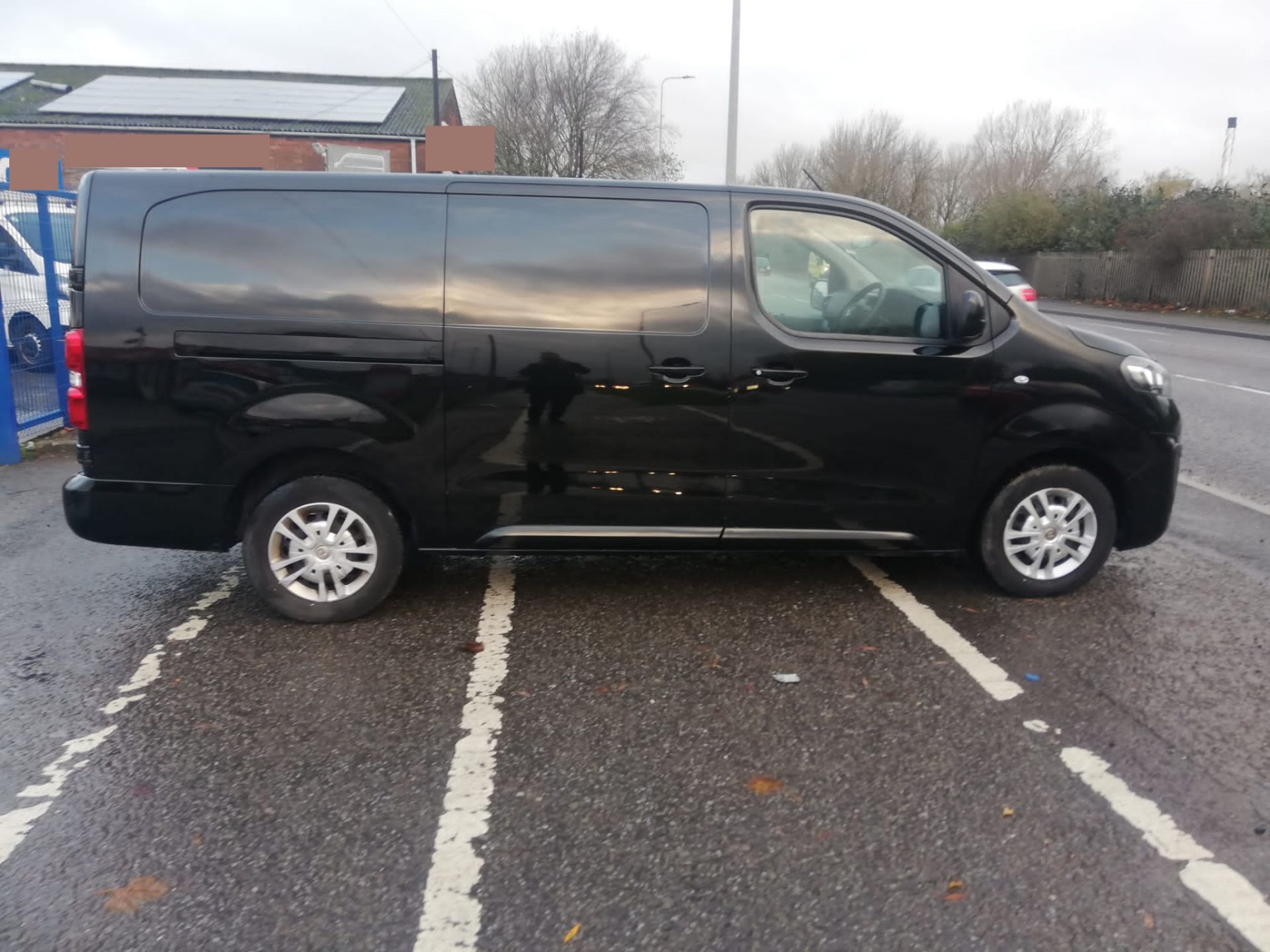 2019/69 VAUXHALL VIVARO 3100 SPORTIVE S/S BLACK SPORTIVE PANEL VAN 44,000 MILES *PLUS VAT* - Image 8 of 10