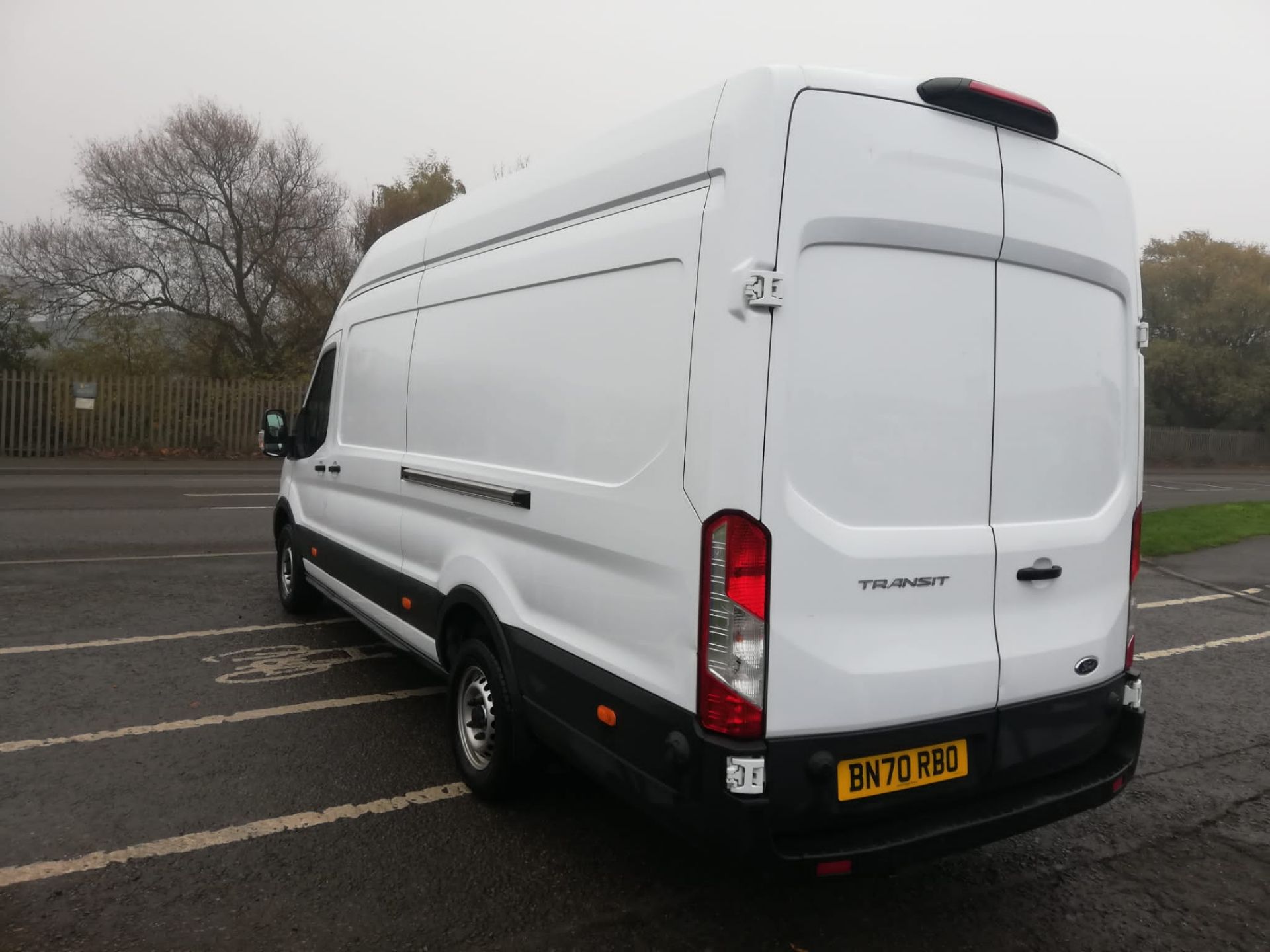 2020 FORD TRANSIT 350 LEADER ECOBLUE WHITE PANEL VAN - 82,000 MILES *PLUS VAT* - Image 7 of 10